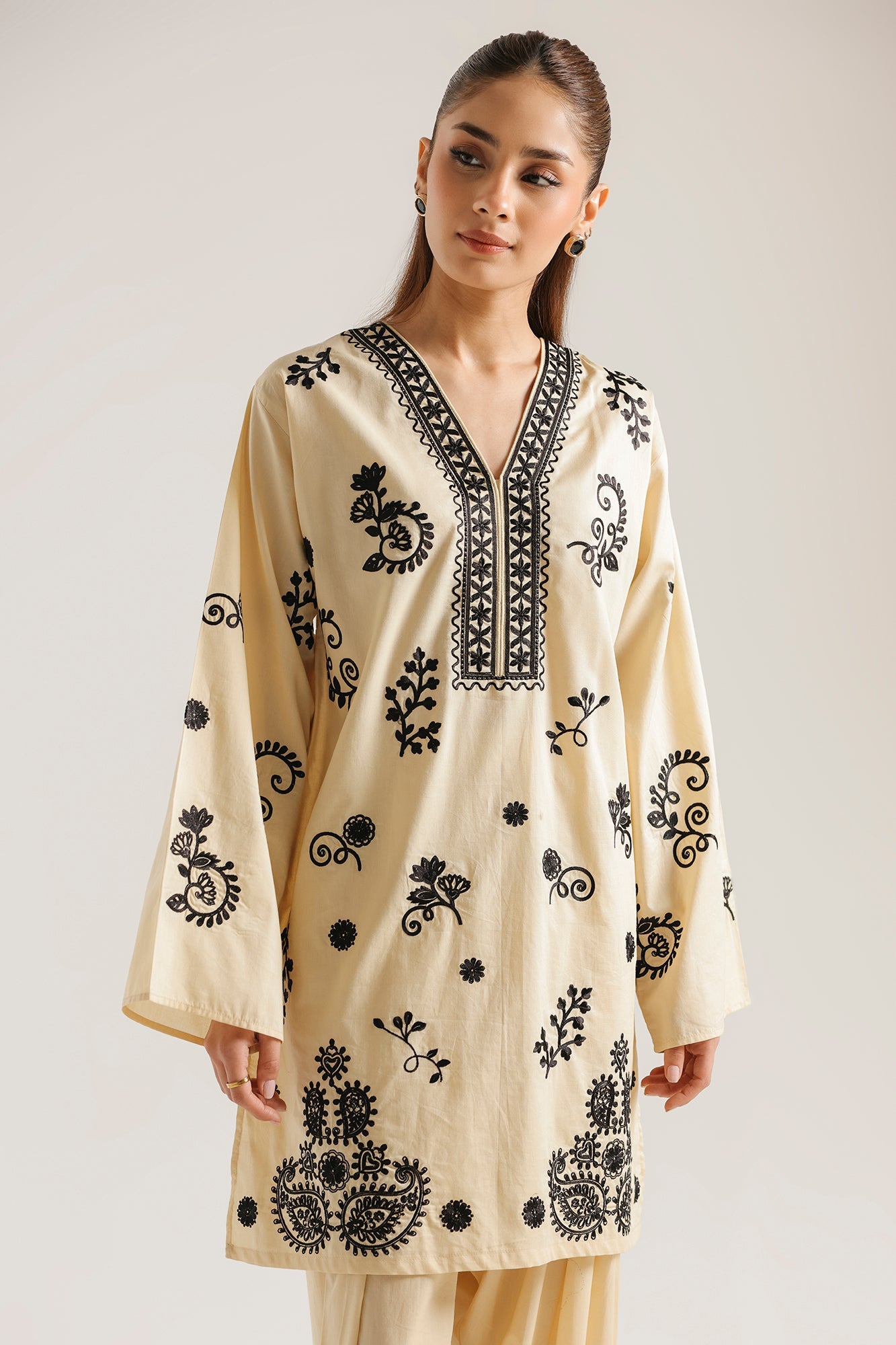 EMBROIDERED SUIT (E9239/102/112)