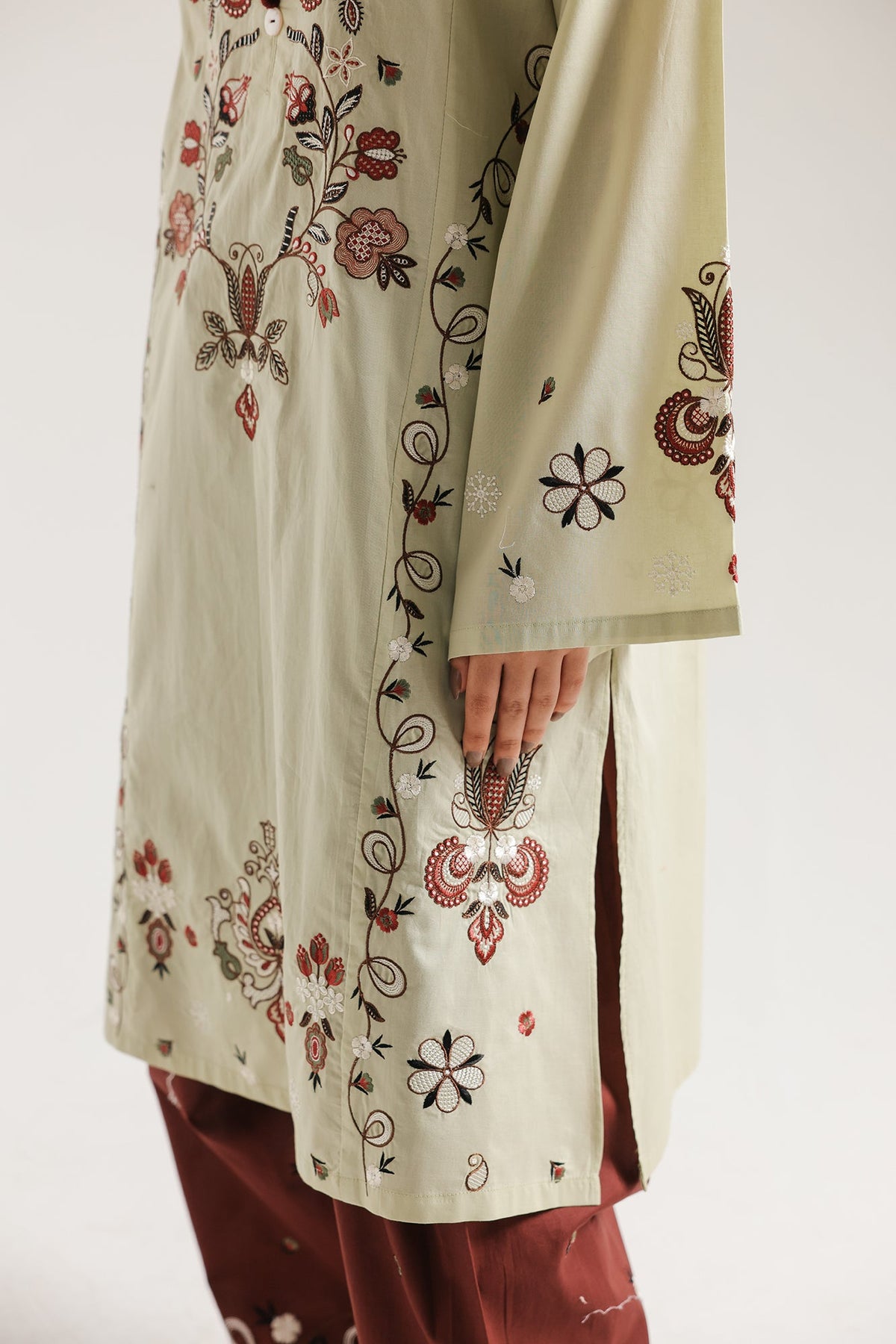 EMBROIDERED SUIT (E9241/102/129)