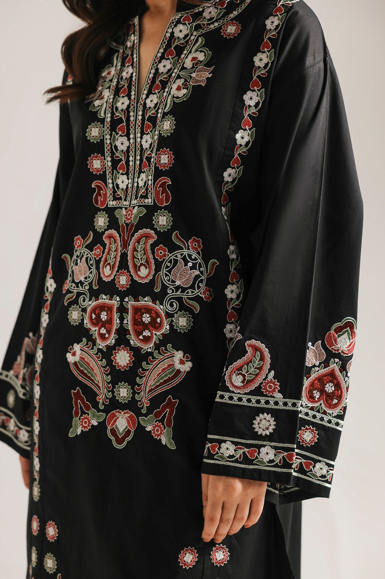 EMBROIDERED SUIT (E9242/102/902)