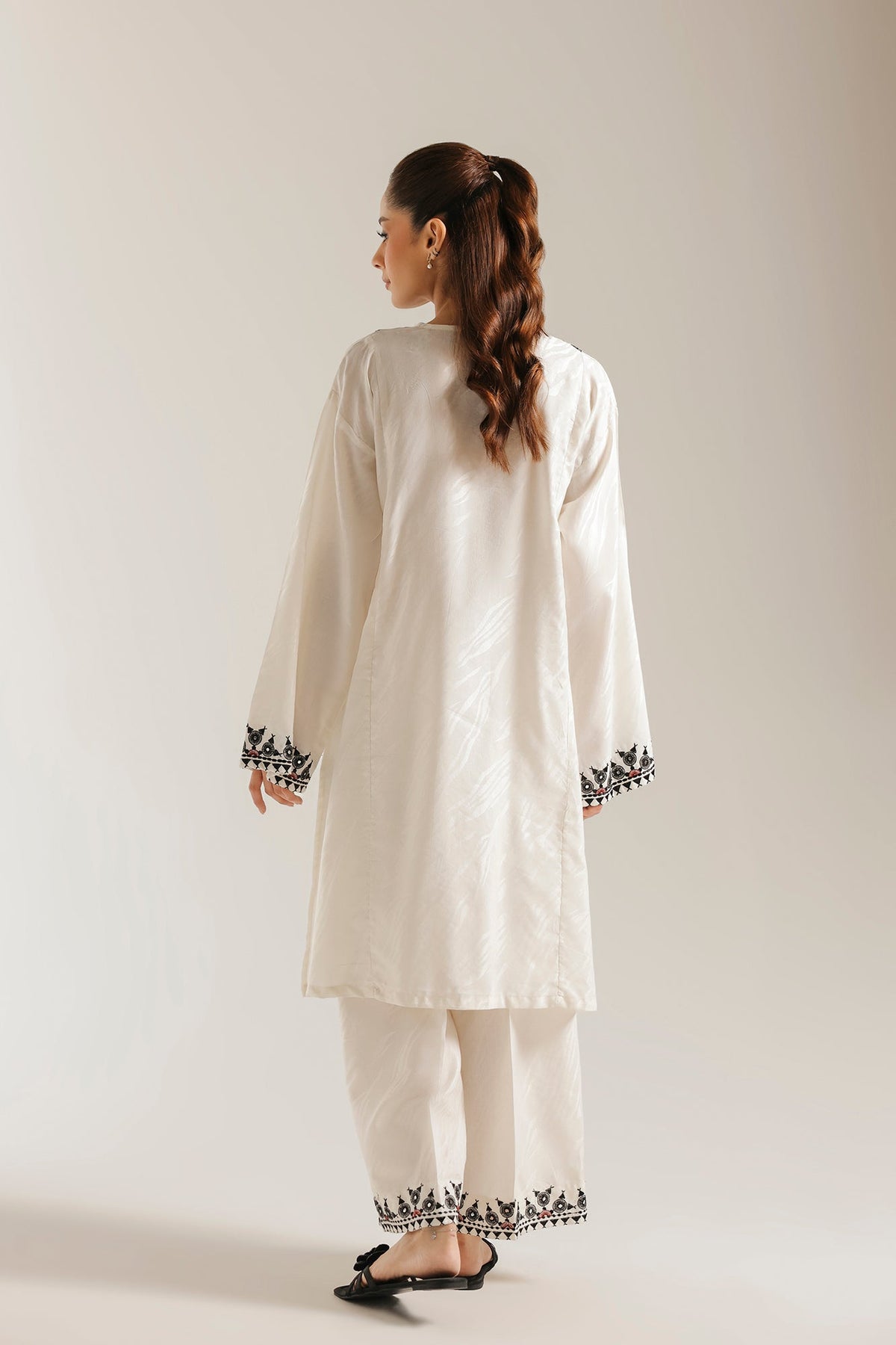 EMBROIDERED SUIT (E9300-102-003)