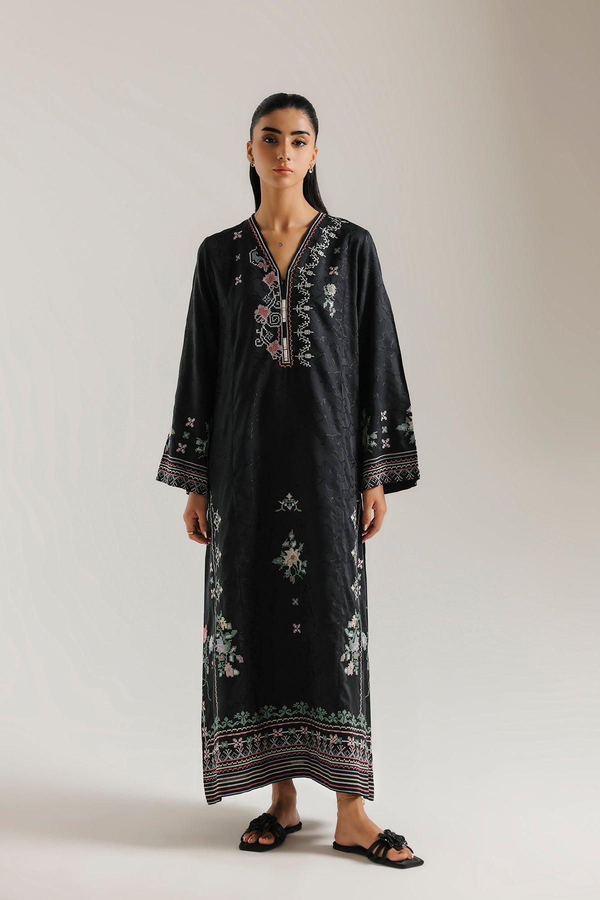 EMBROIDERED KAFTAN (E9302-102-902)