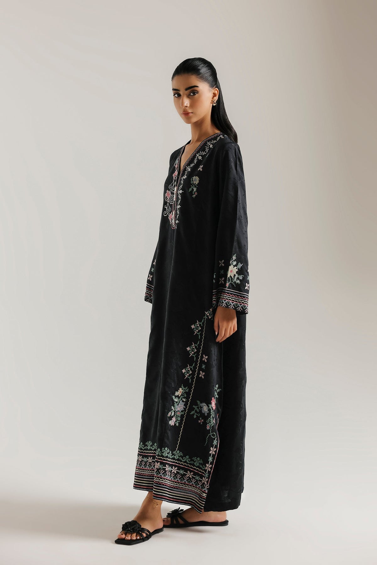 EMBROIDERED KAFTAN (E9302-102-902)
