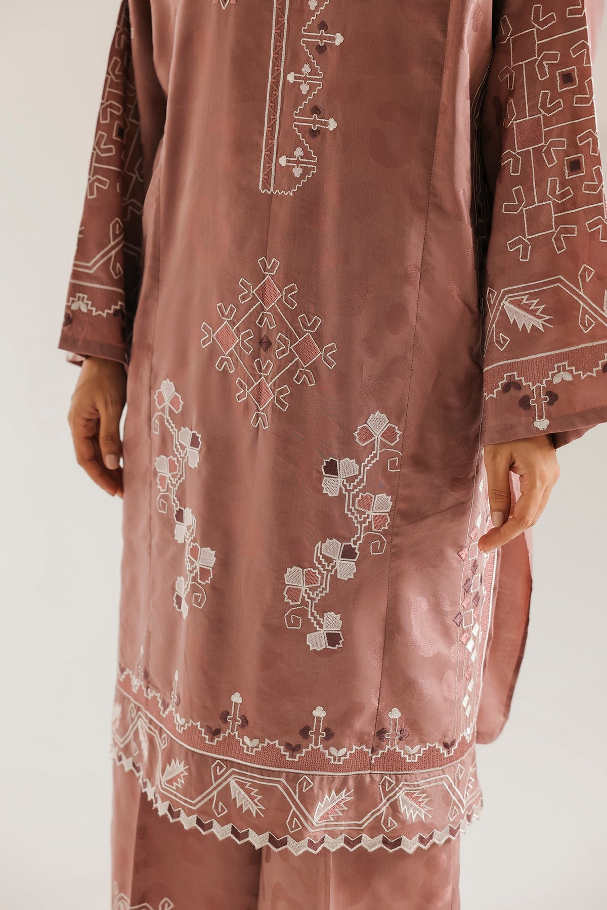 EMBROIDERED SUIT (E9304-102-527)