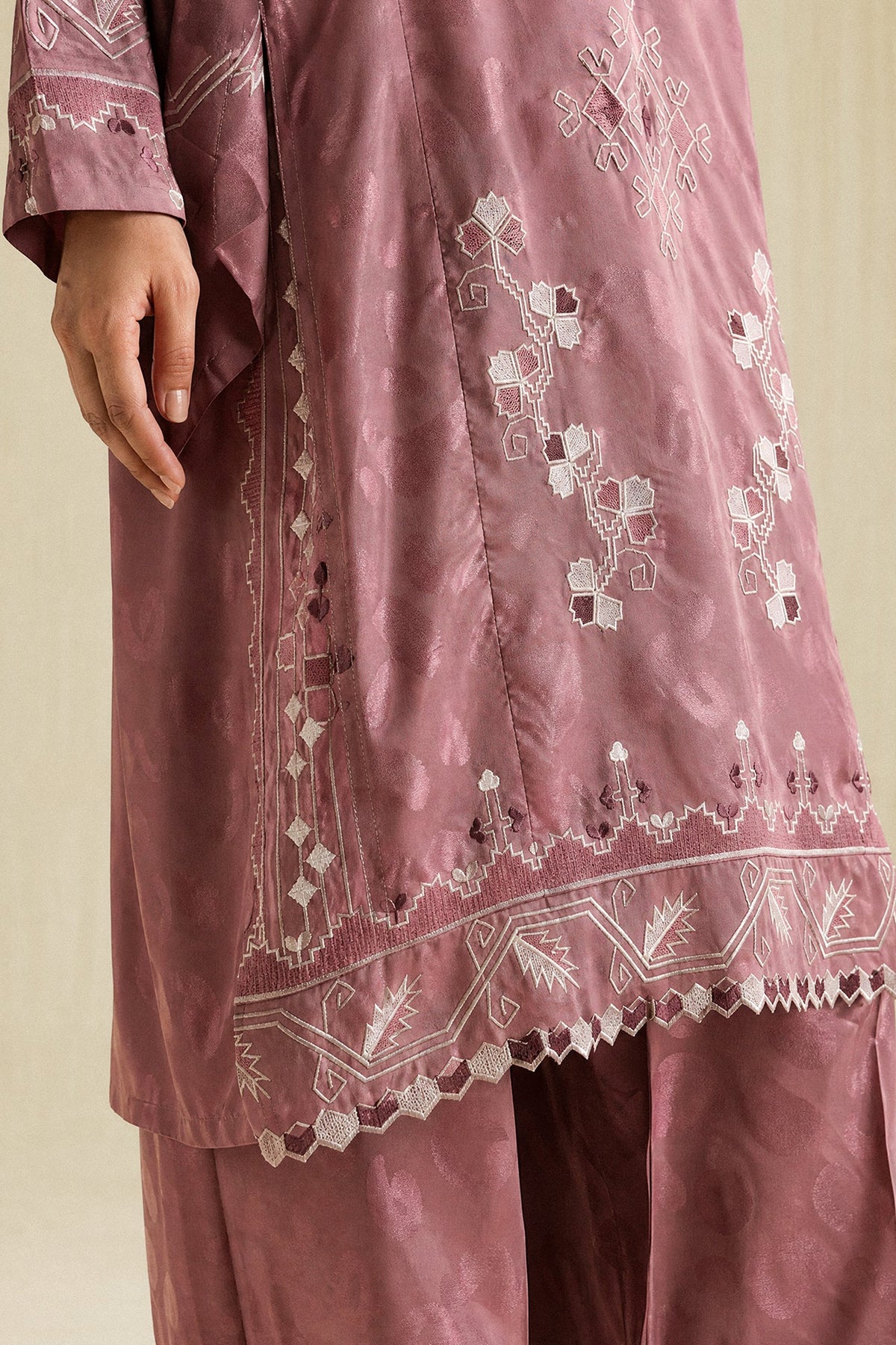 EMBROIDERED SUIT (E9304-102-527)