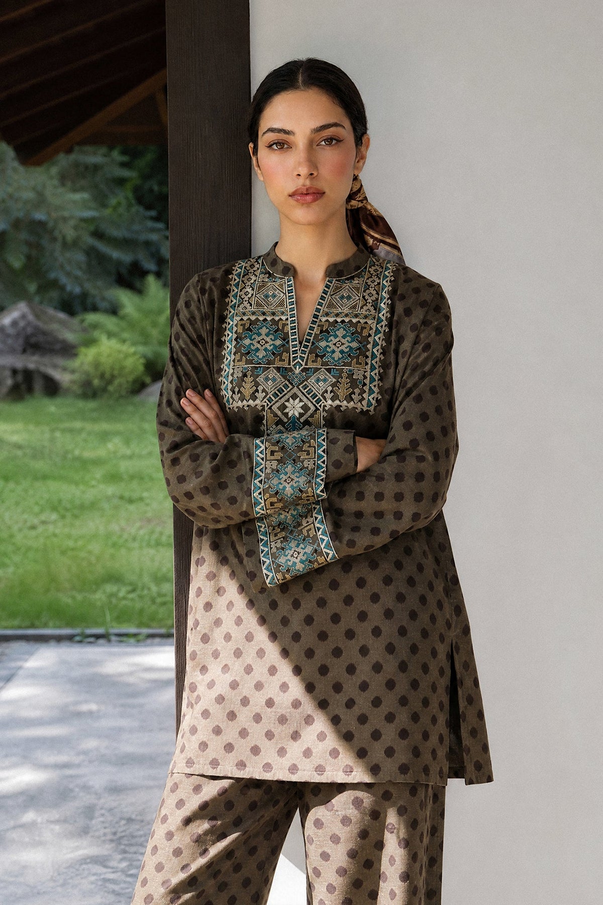 EMBROIDERED SUIT (E9327-102-120)