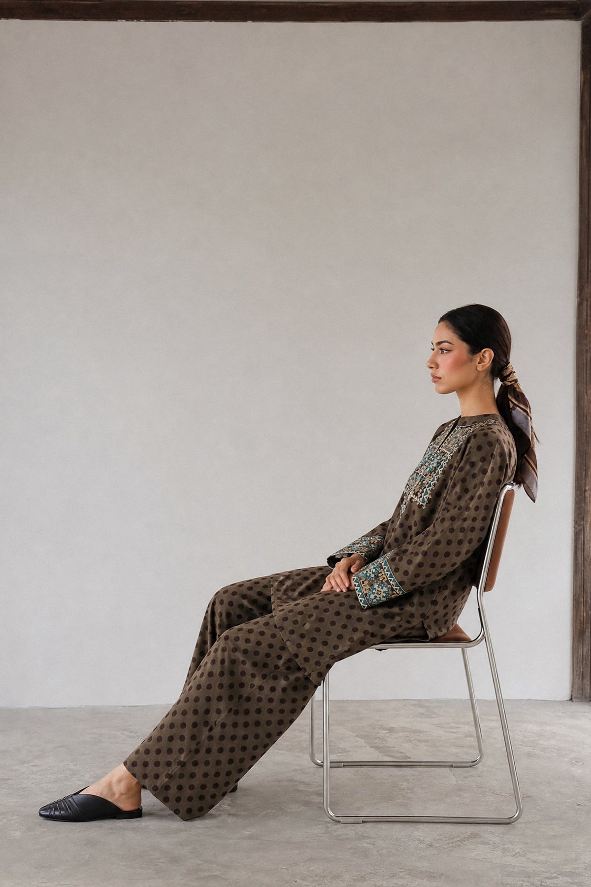 EMBROIDERED SUIT (E9327-102-120)