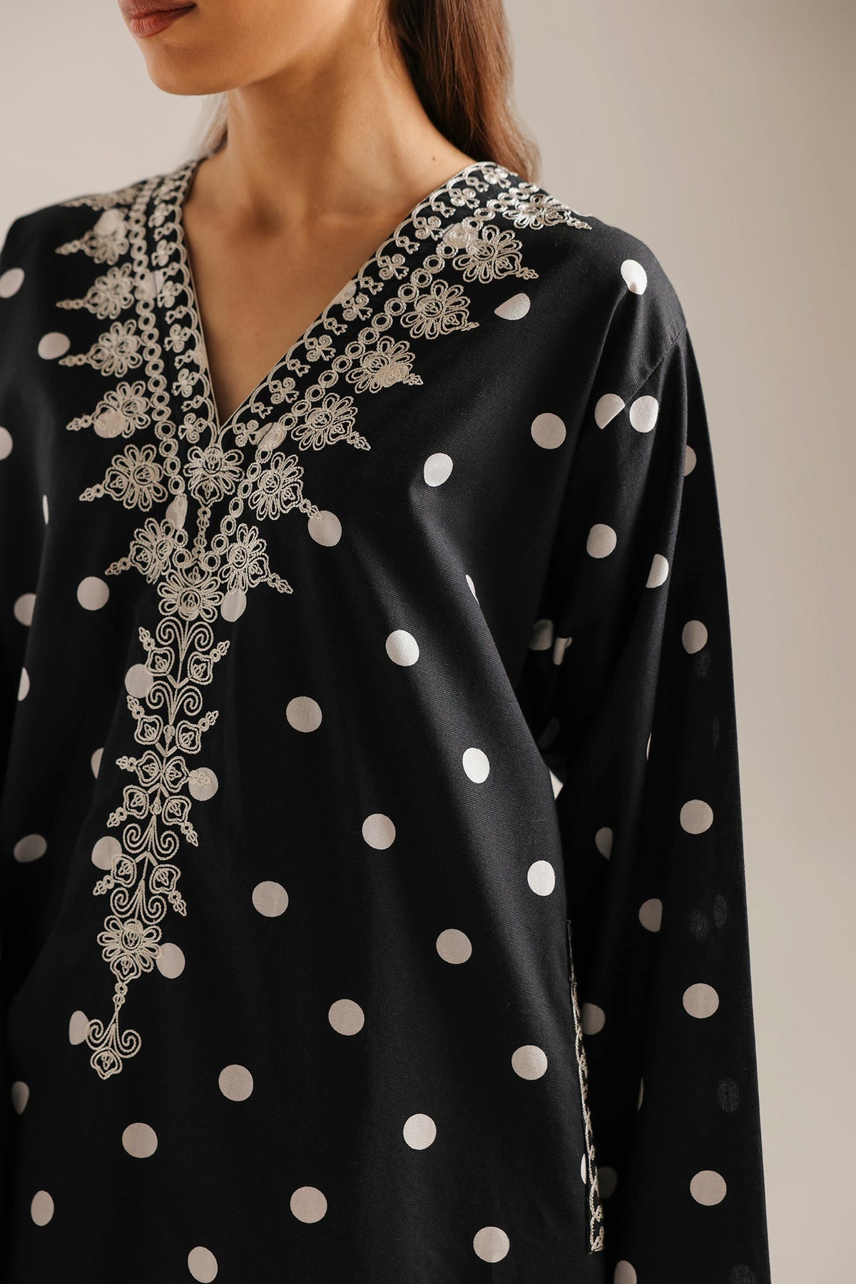 EMBROIDERED SUIT (E9329-102-902)