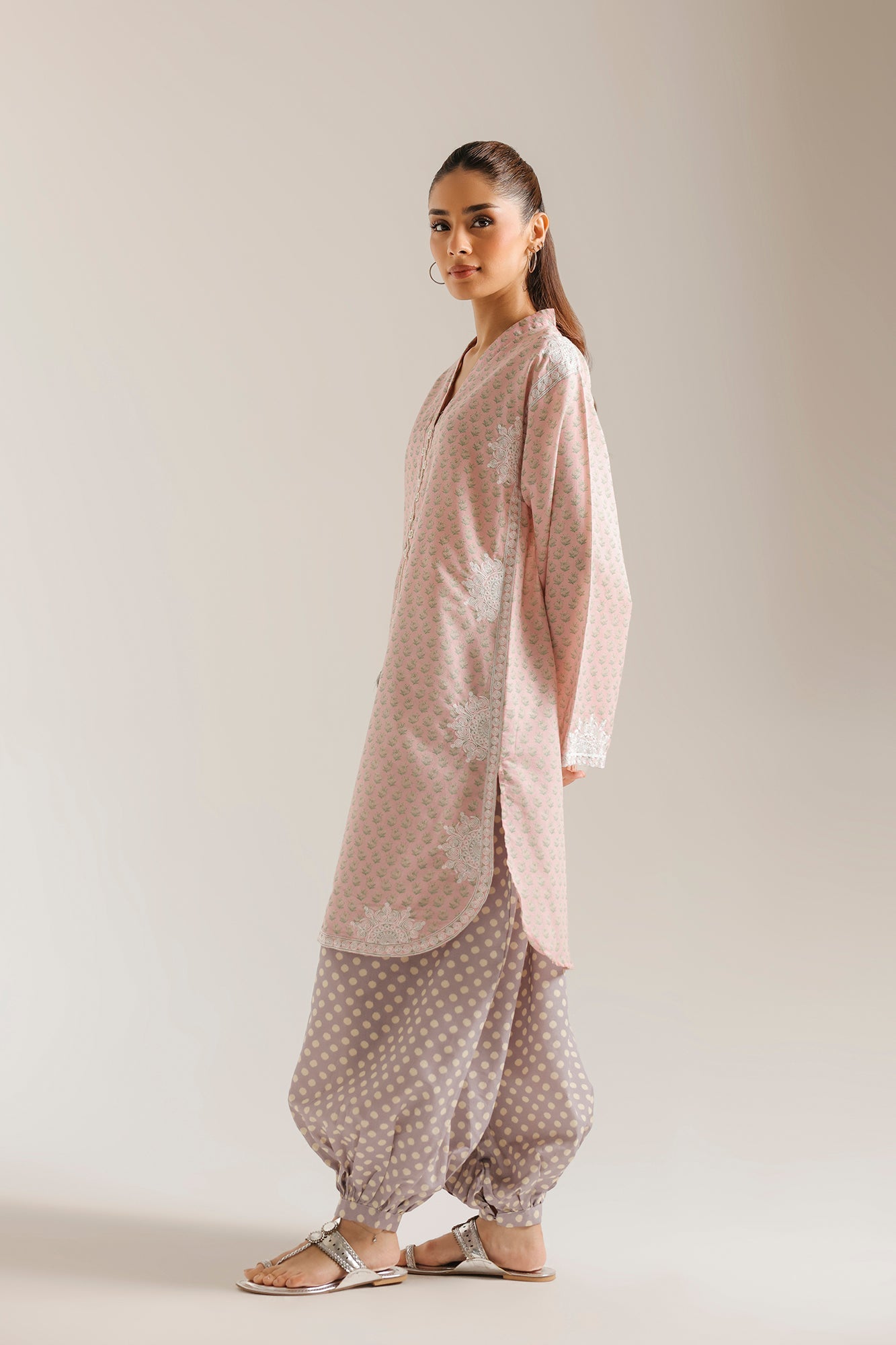 EMBROIDERED SUIT (E9358-102-427)