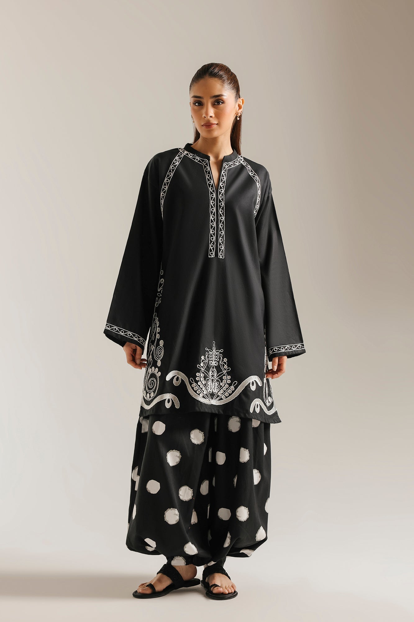 EMBROIDERED SUIT (E9360-102-901)