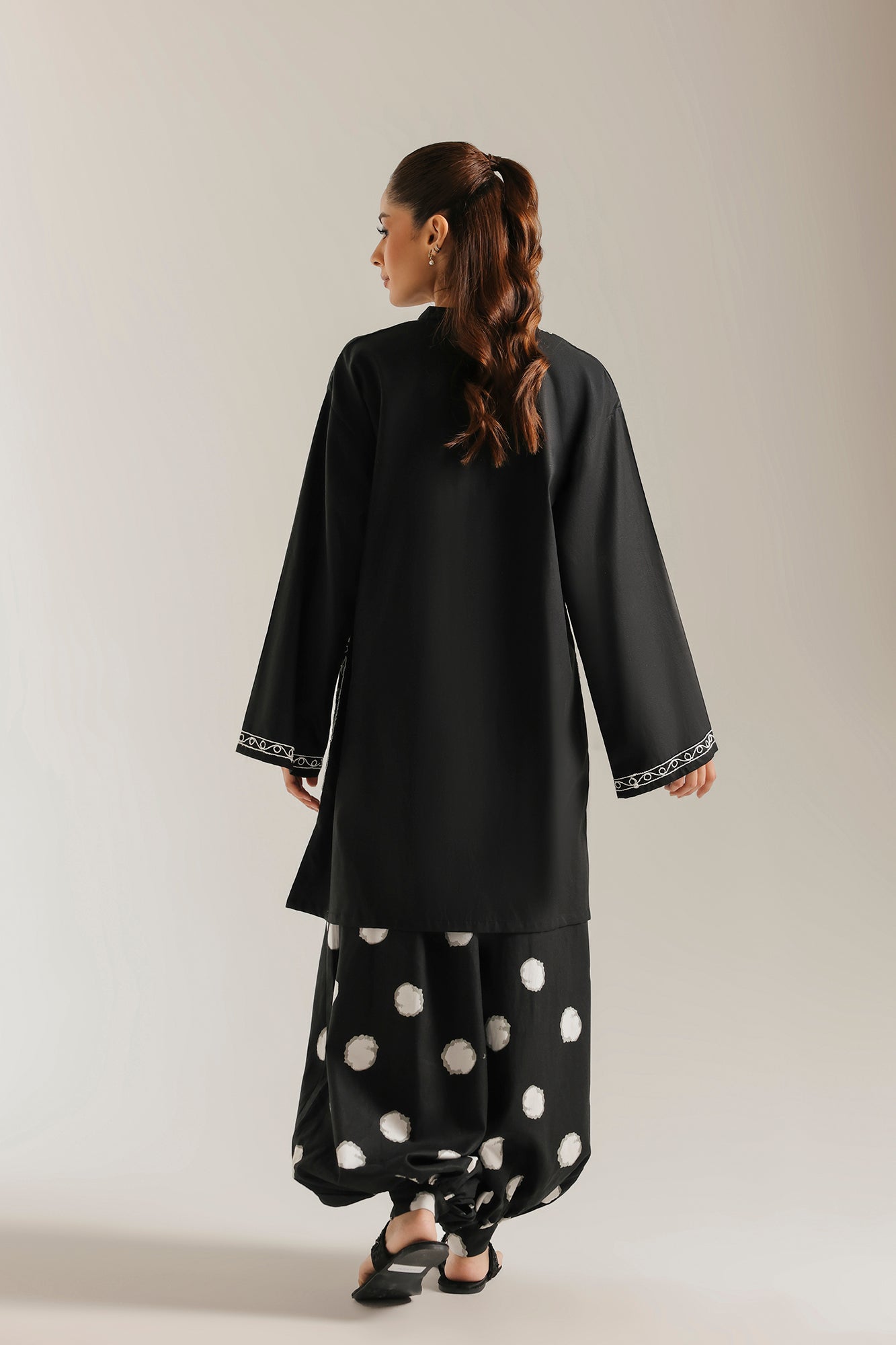 EMBROIDERED SUIT (E9360-102-901)