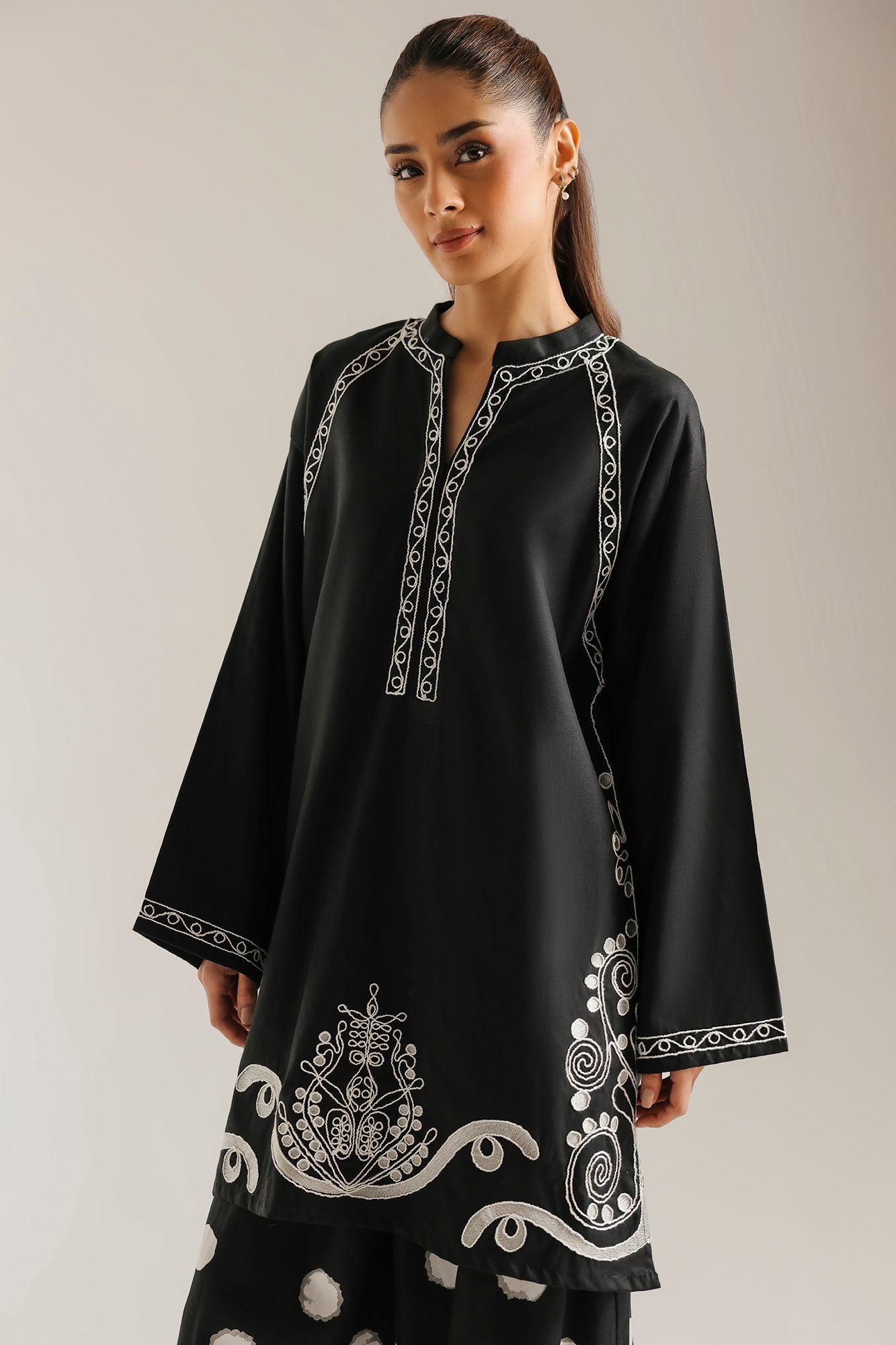 EMBROIDERED SUIT (E9360-102-901)