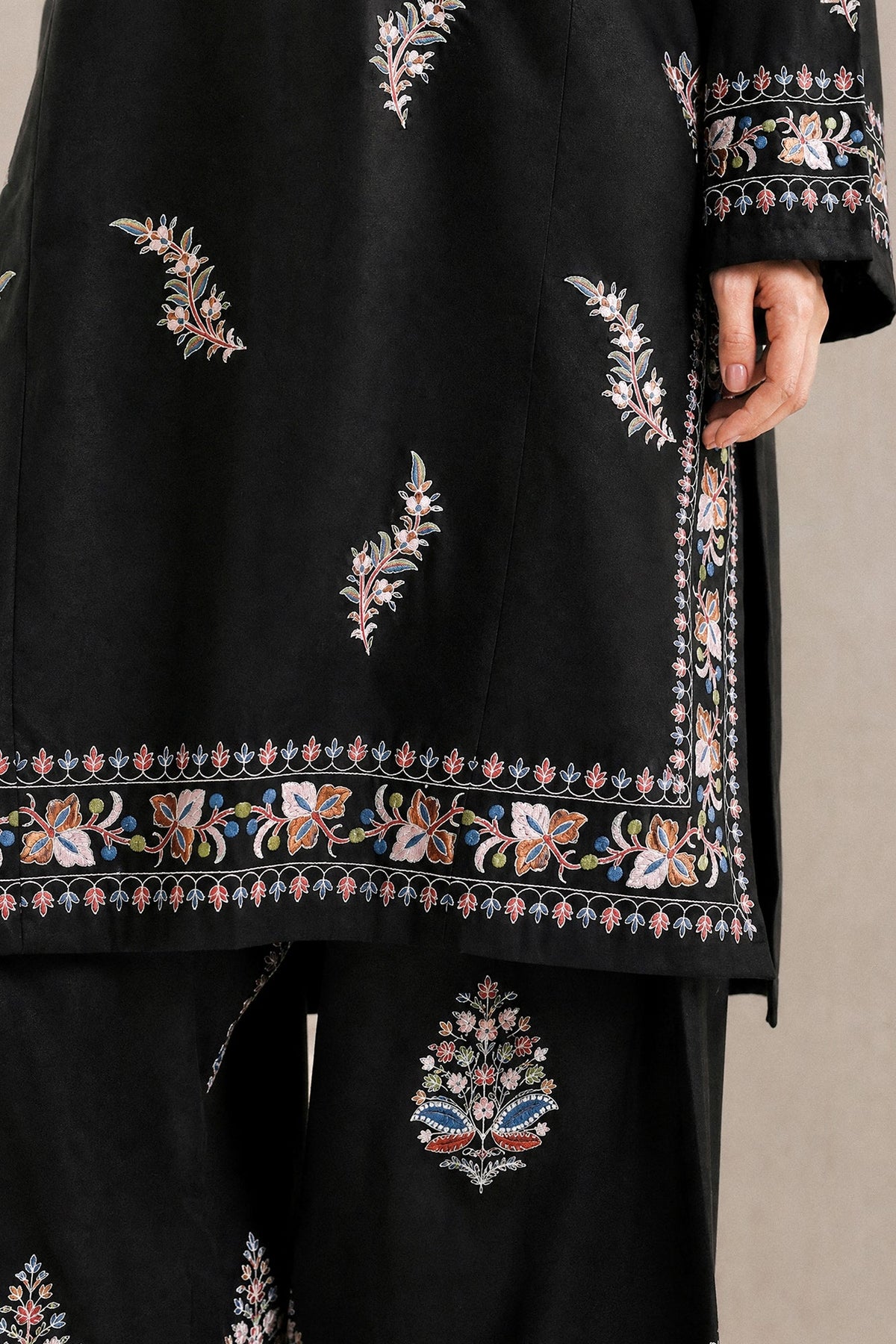 EMBROIDERED SUIT (E9361-102-902)