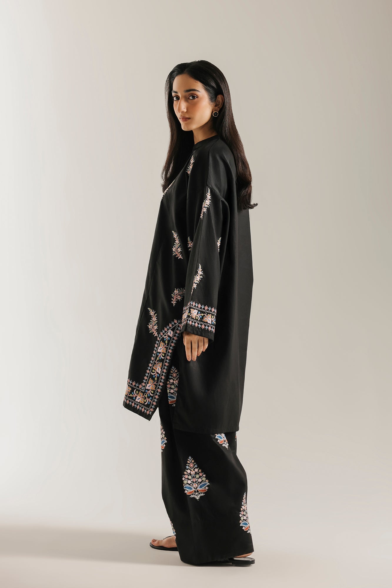 EMBROIDERED SUIT (E9361-102-902)