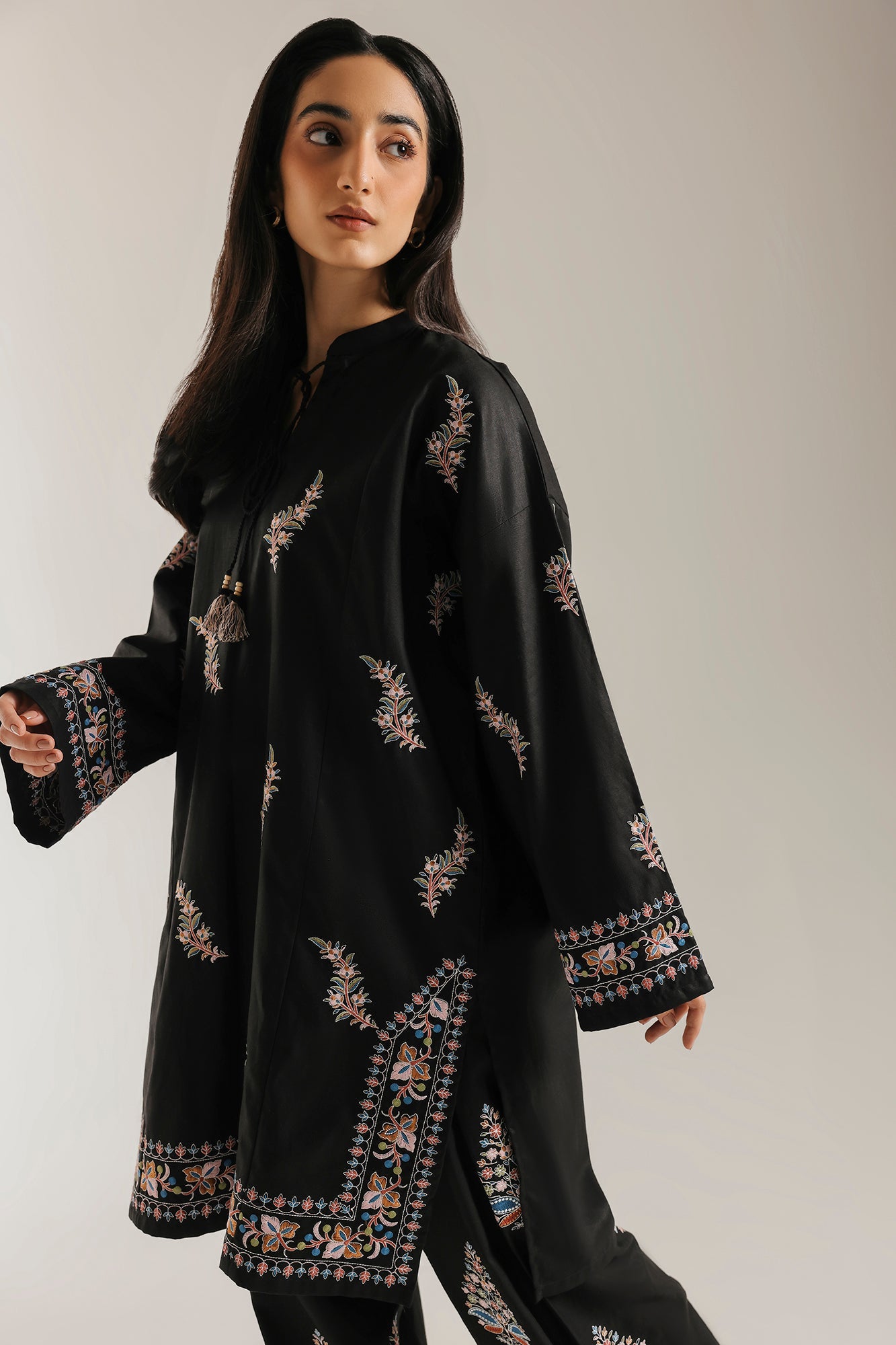 EMBROIDERED SUIT (E9361-102-902)