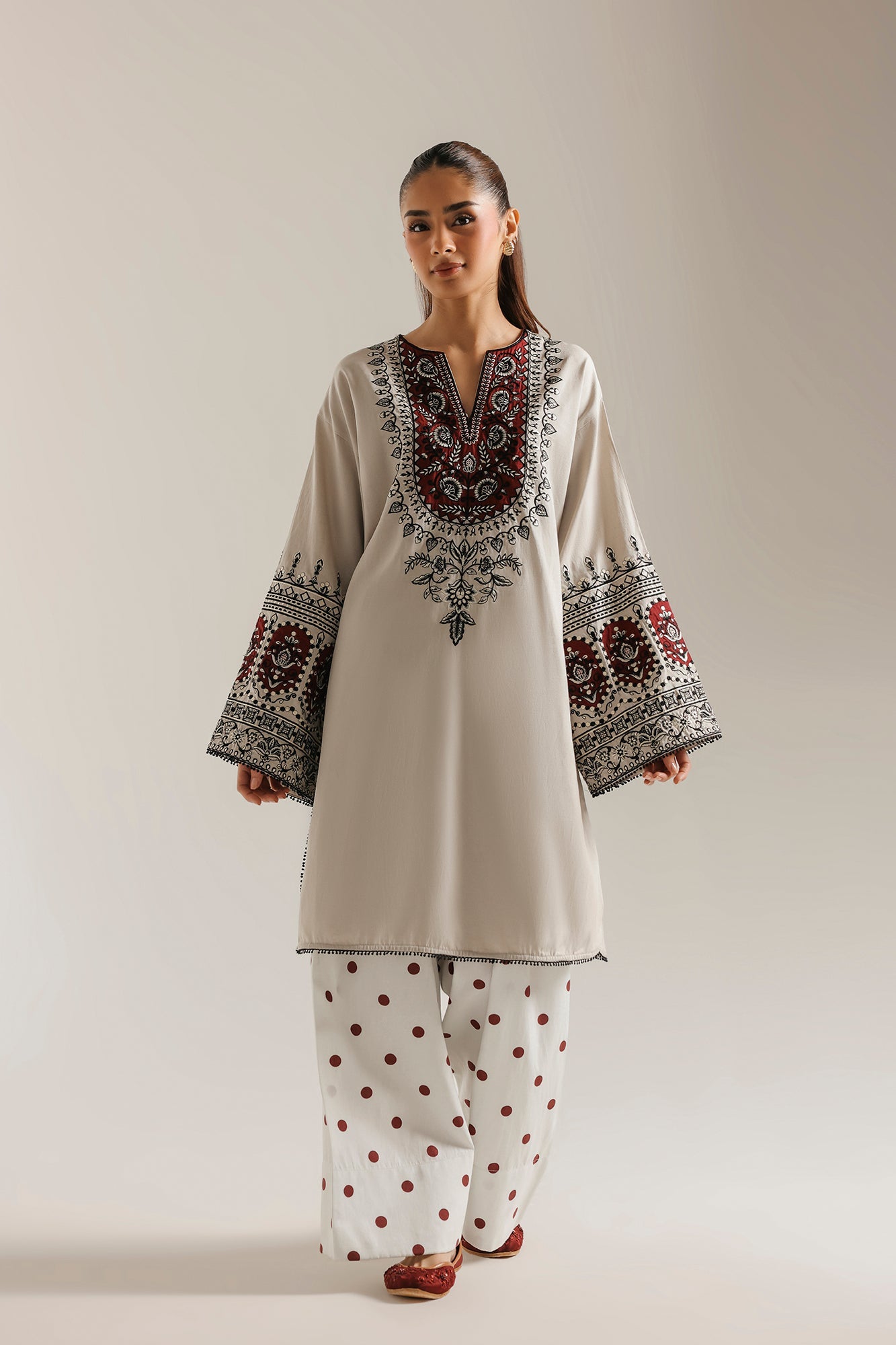 EMBROIDERED SUIT (E9364-102-814)