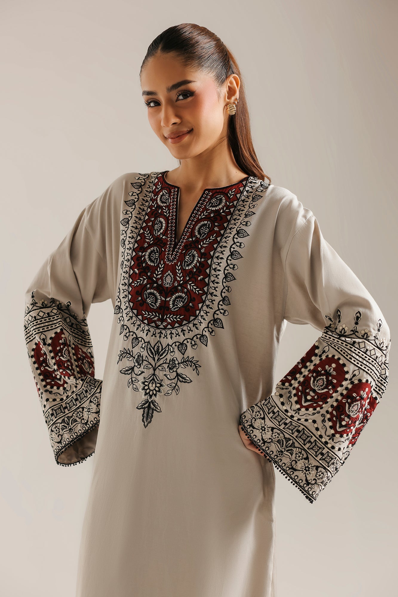 EMBROIDERED SUIT (E9364-102-814)