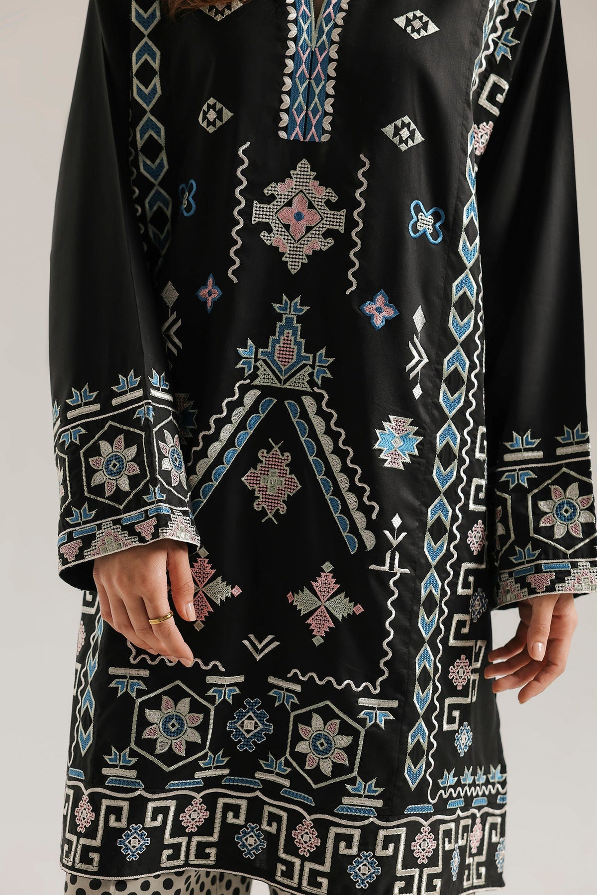 EMBROIDERED SUIT (E9370-102-902)