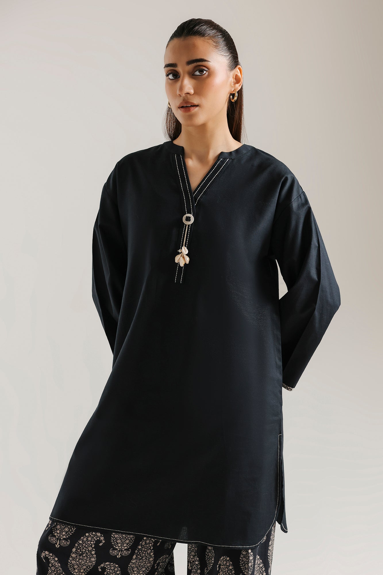 EMBROIDERED SUIT (E9375/102/902)