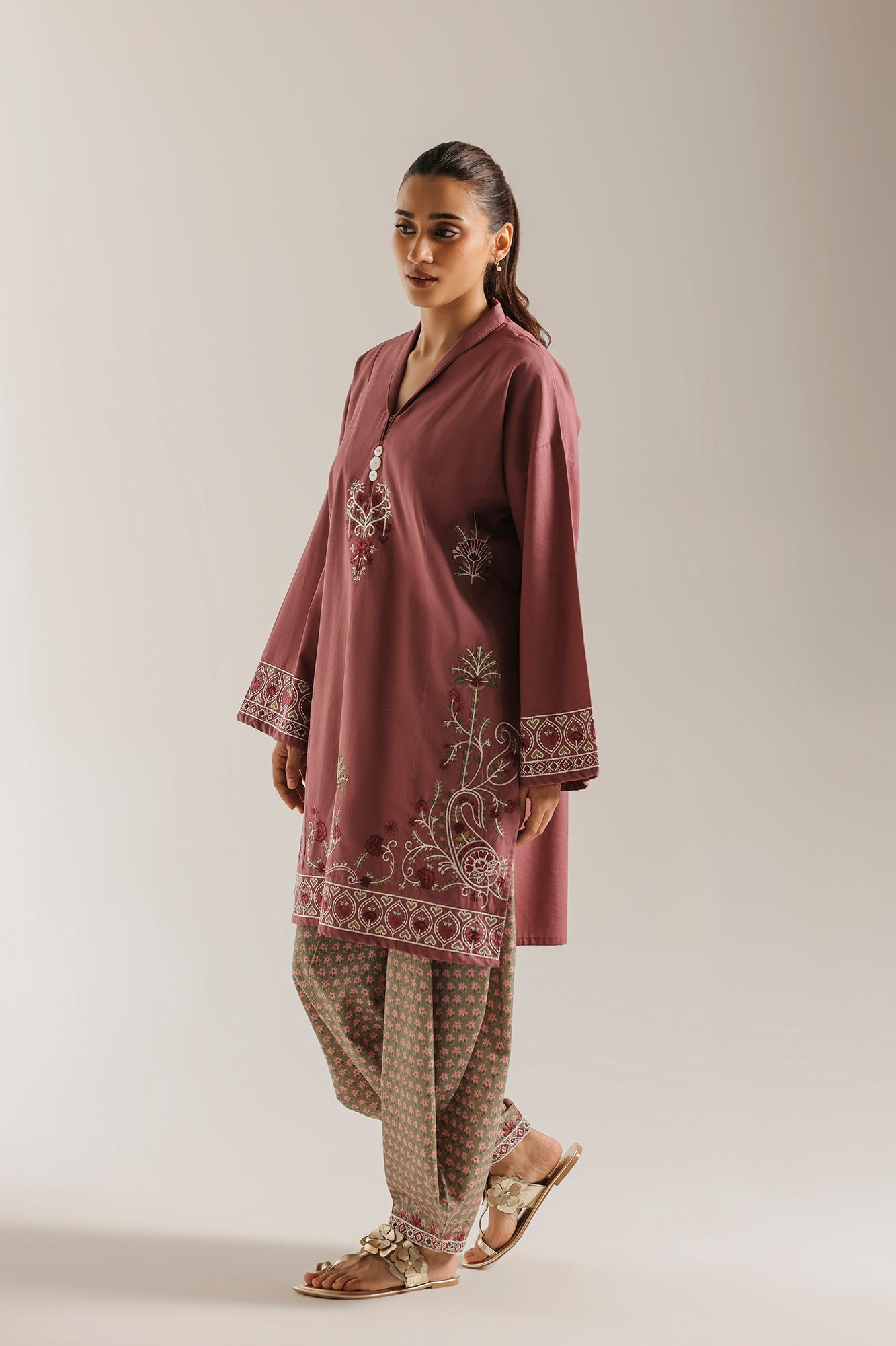 EMBROIDERED SUIT (E9382-102-527)