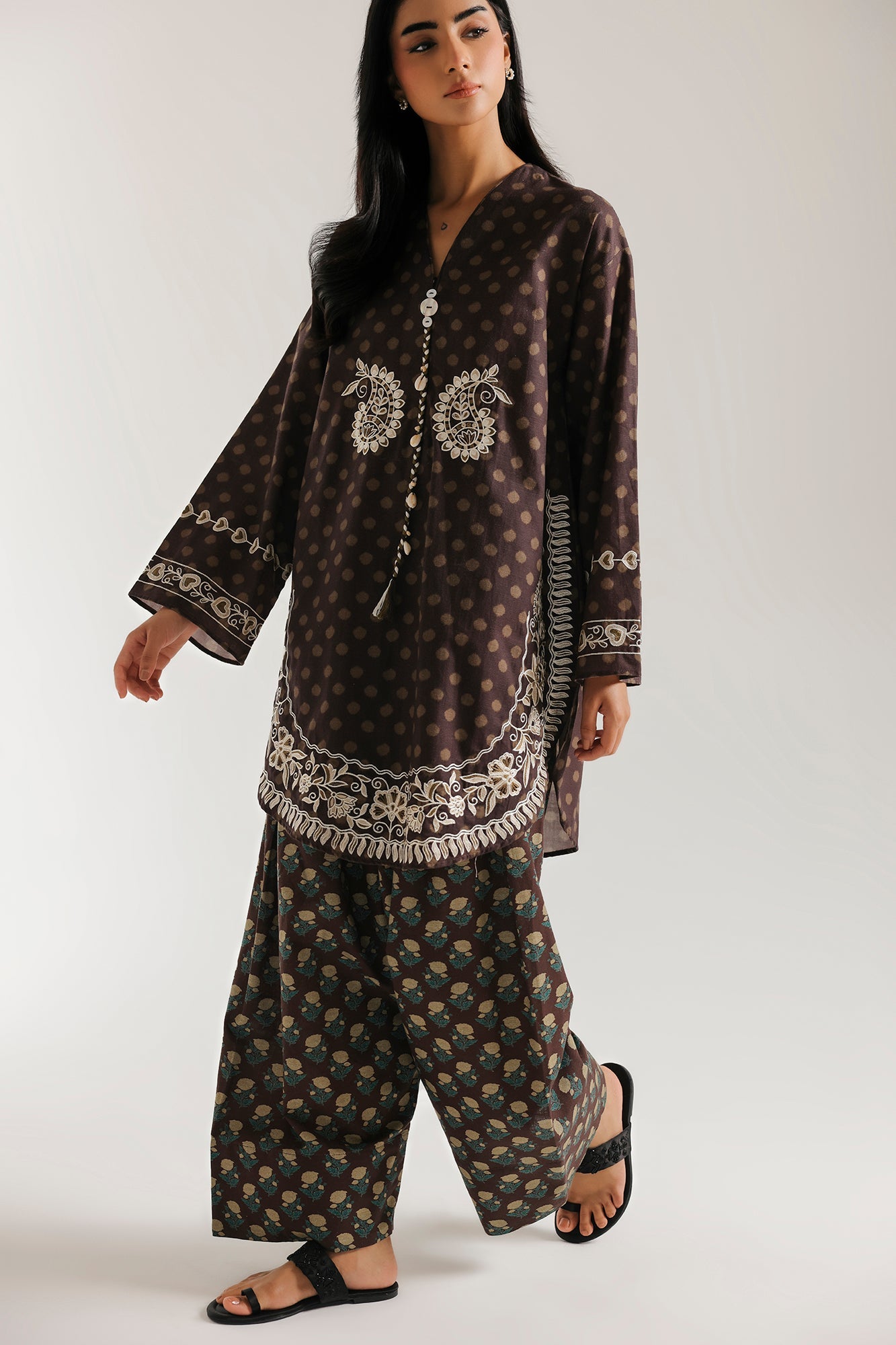EMBROIDERED SUIT (E9384-102-802)