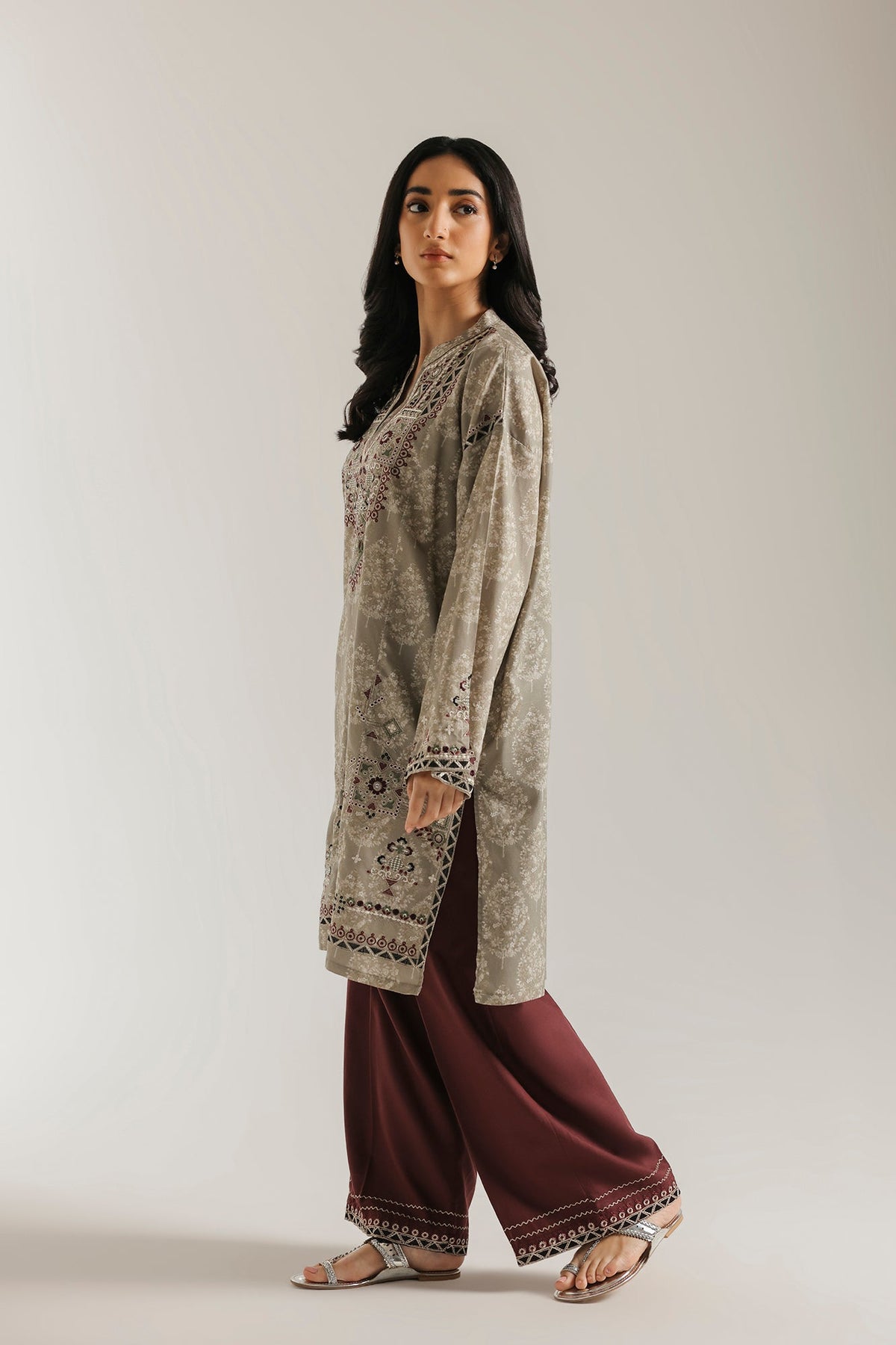EMBROIDERED SUIT (E9389-102-817)