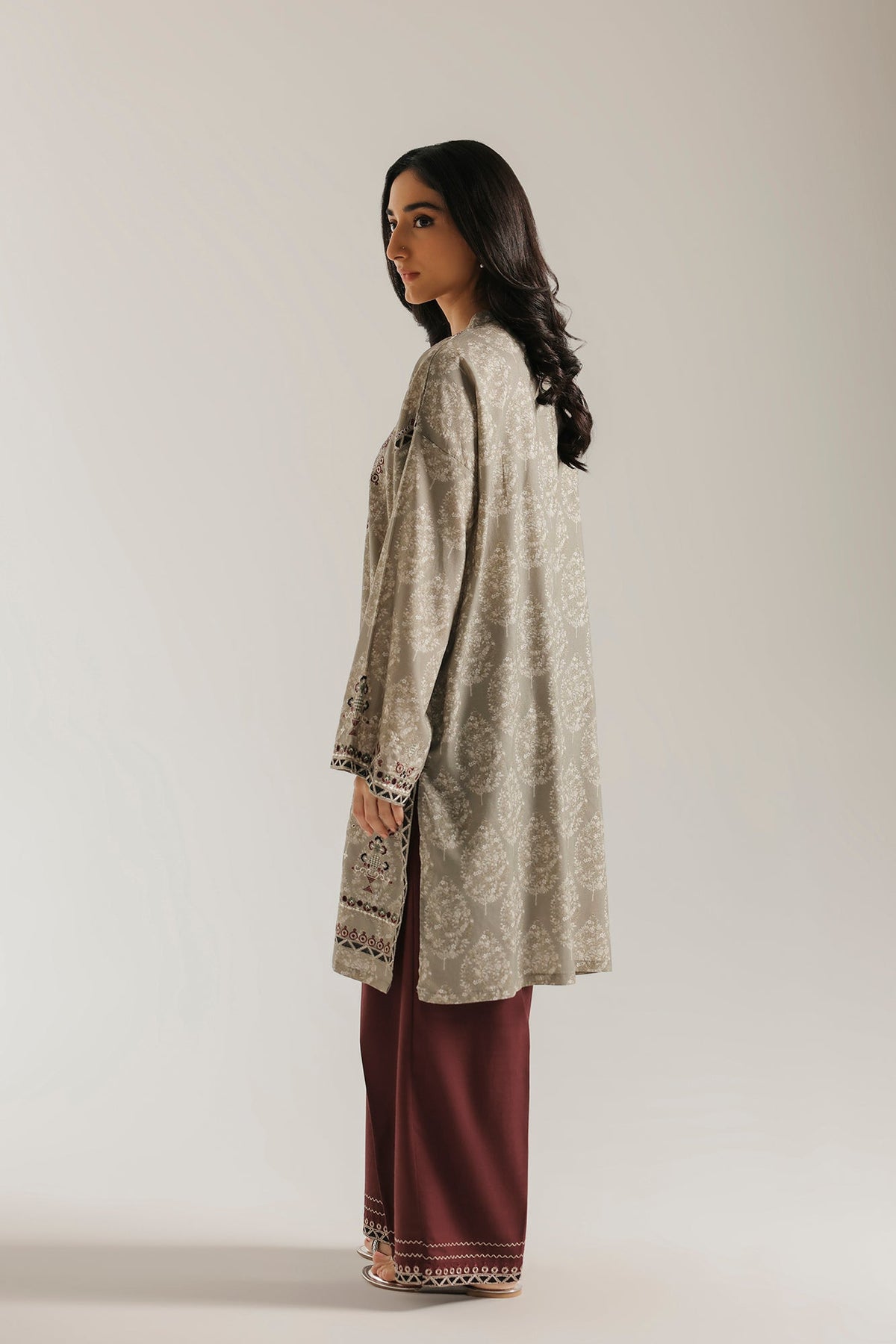 EMBROIDERED SUIT (E9389-102-817)