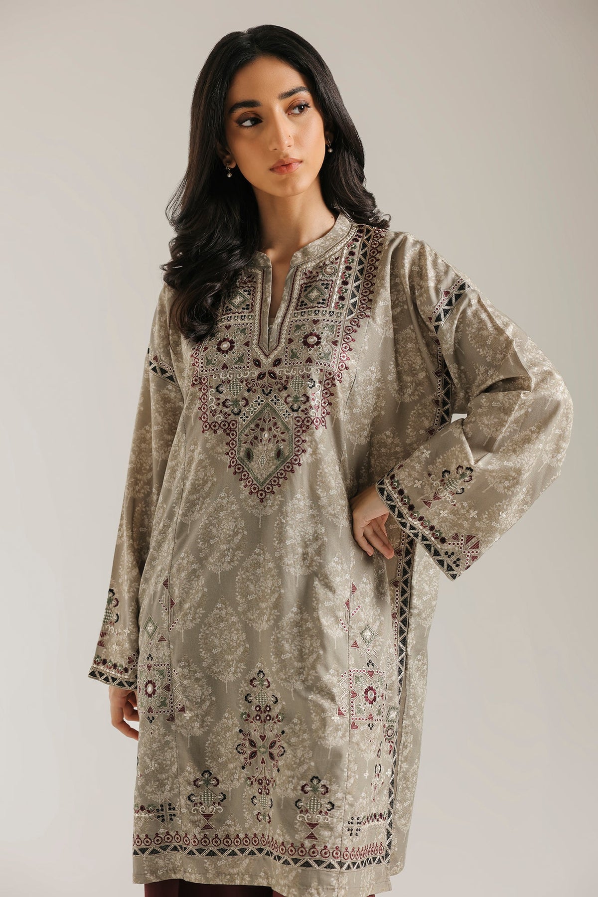 EMBROIDERED SUIT (E9389-102-817)