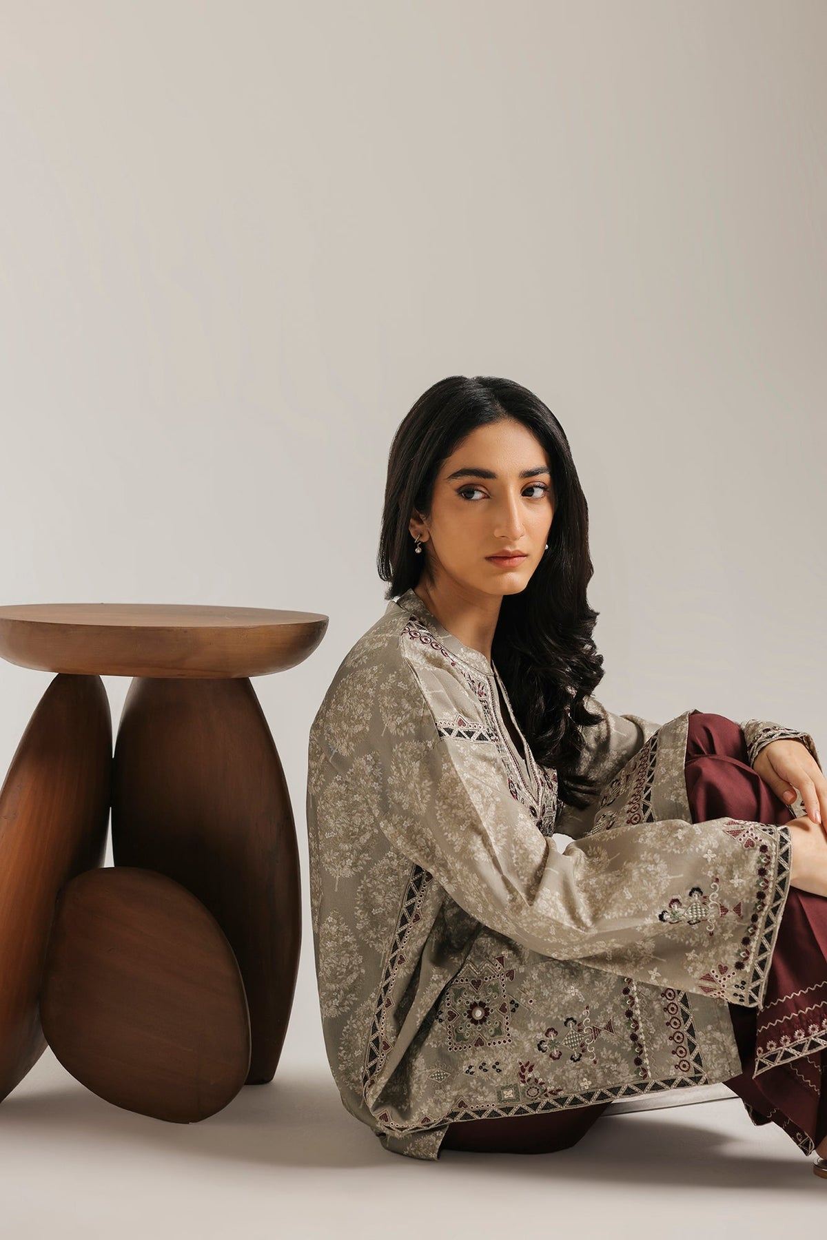 EMBROIDERED SUIT (E9389-102-817)