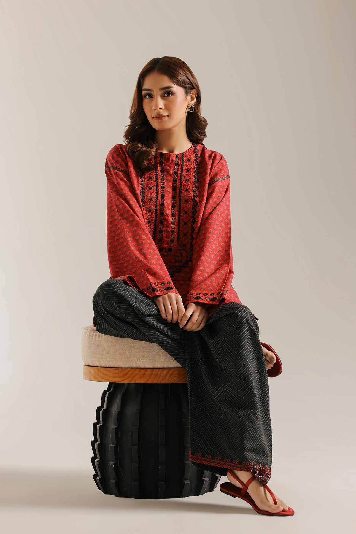 EMBROIDERED SUIT (E9390-102-406)