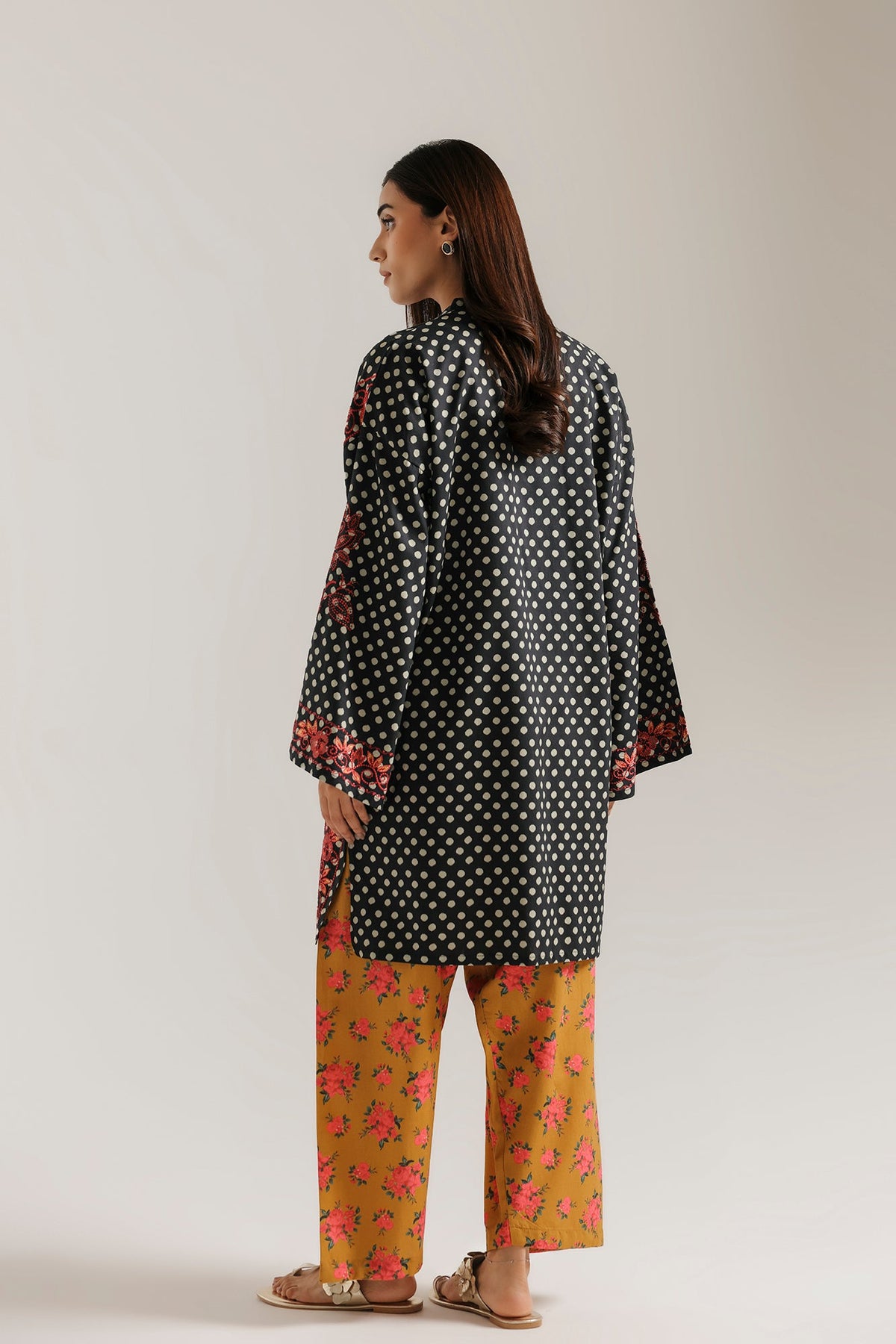EMBROIDERED SUIT (E9394/102/902)