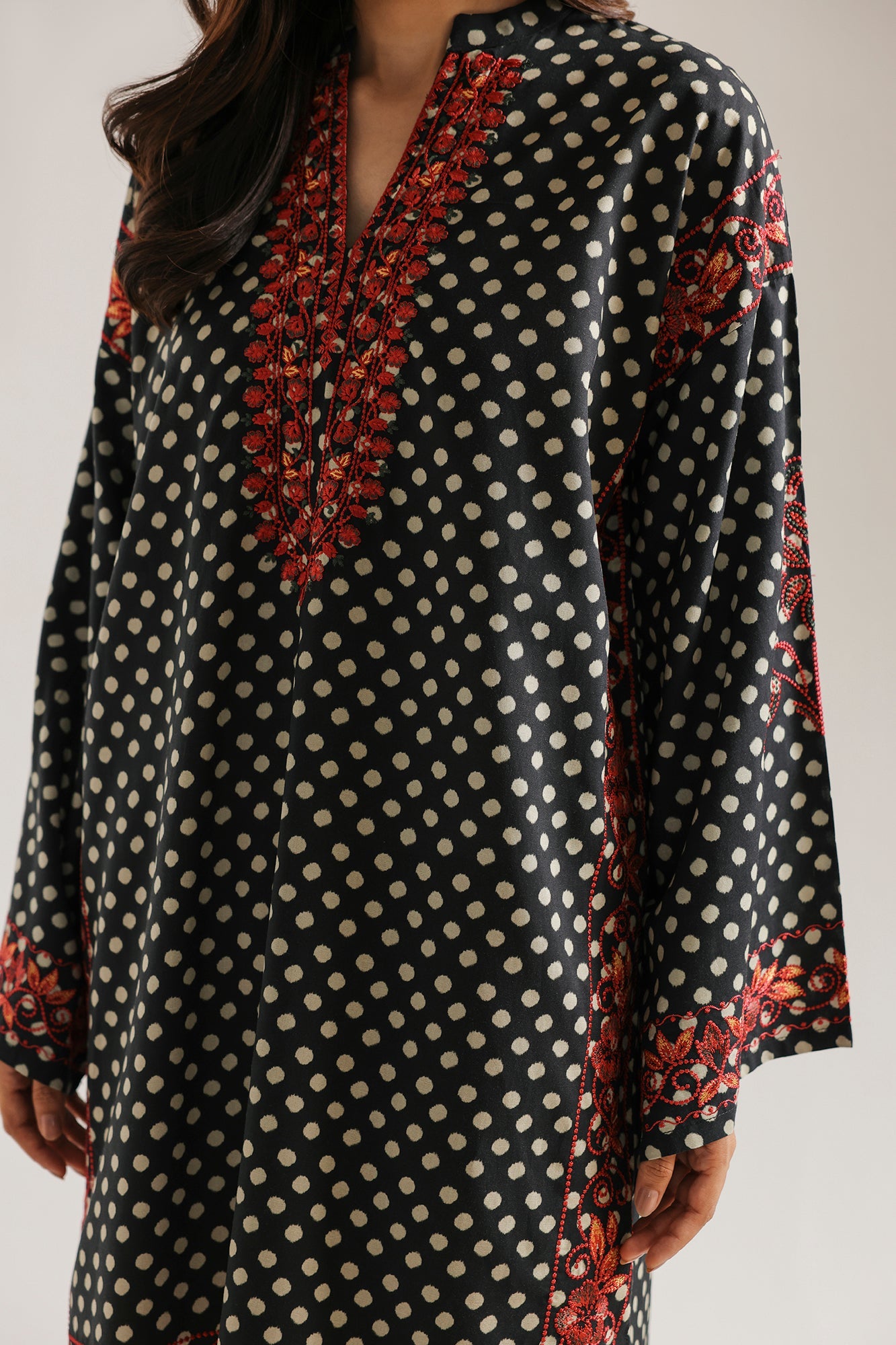 EMBROIDERED SUIT (E9394/102/902)