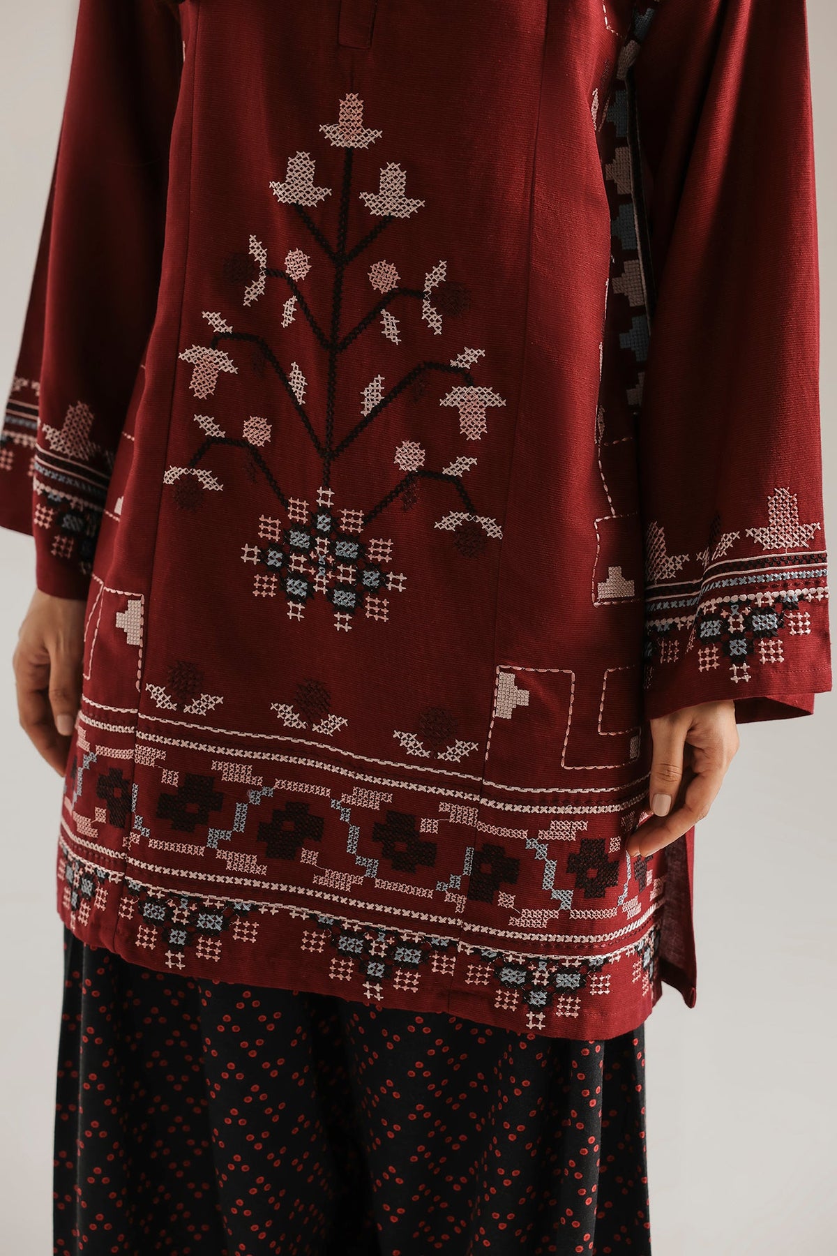 EMBROIDERED SUIT (E9395-102-416)