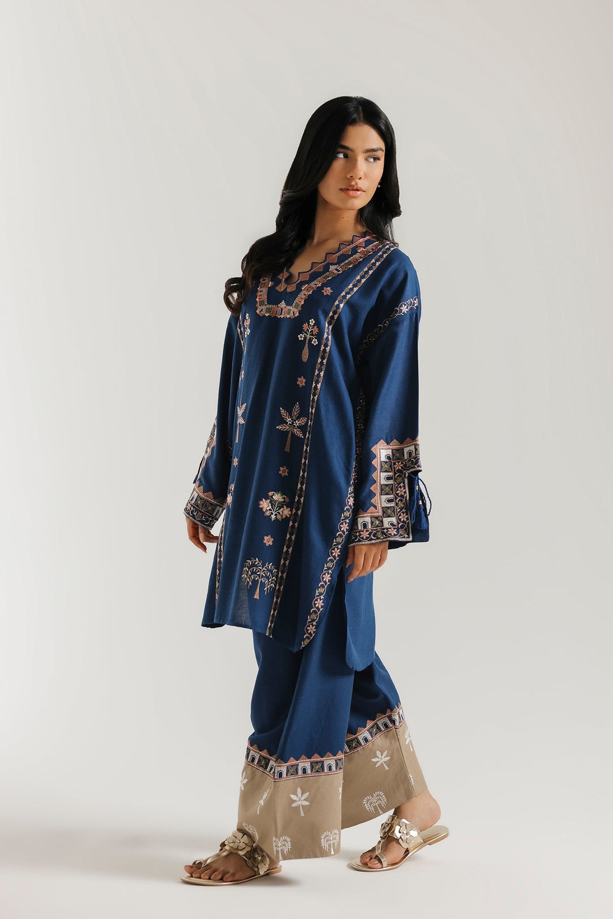 EMBROIDERED SUIT (E9397-102-622)