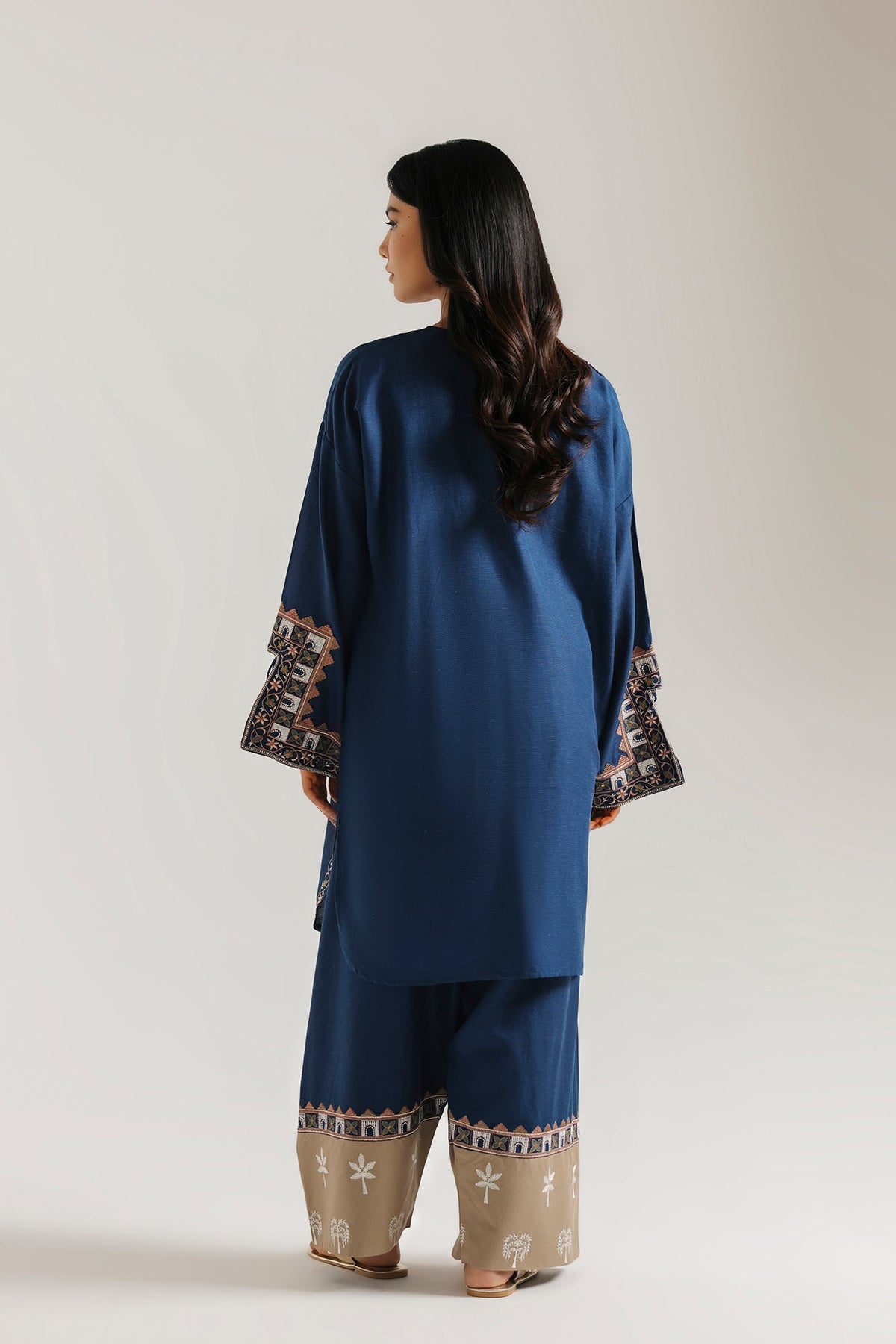 EMBROIDERED SUIT (E9397-102-622)