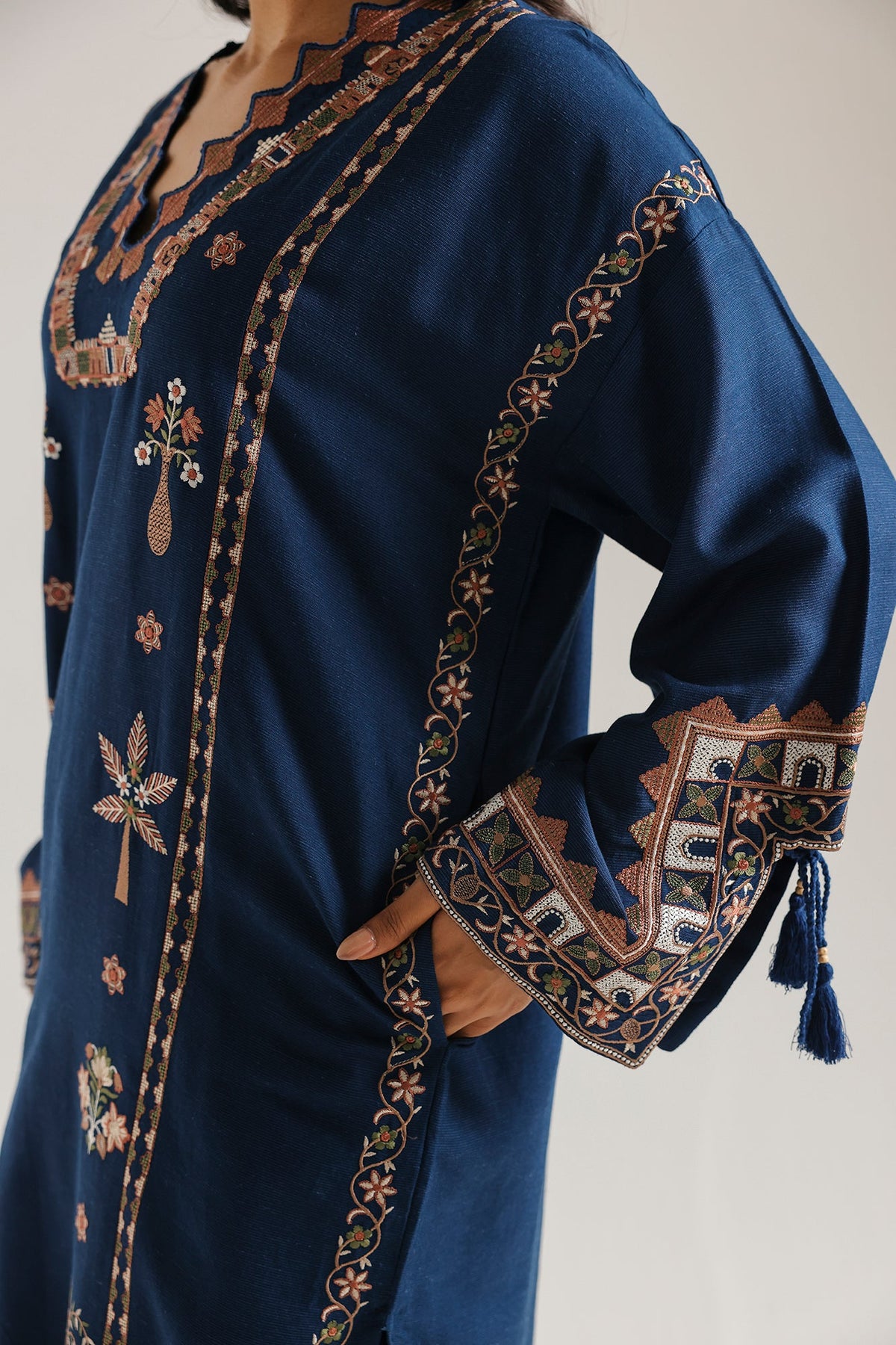 EMBROIDERED SUIT (E9397-102-622)