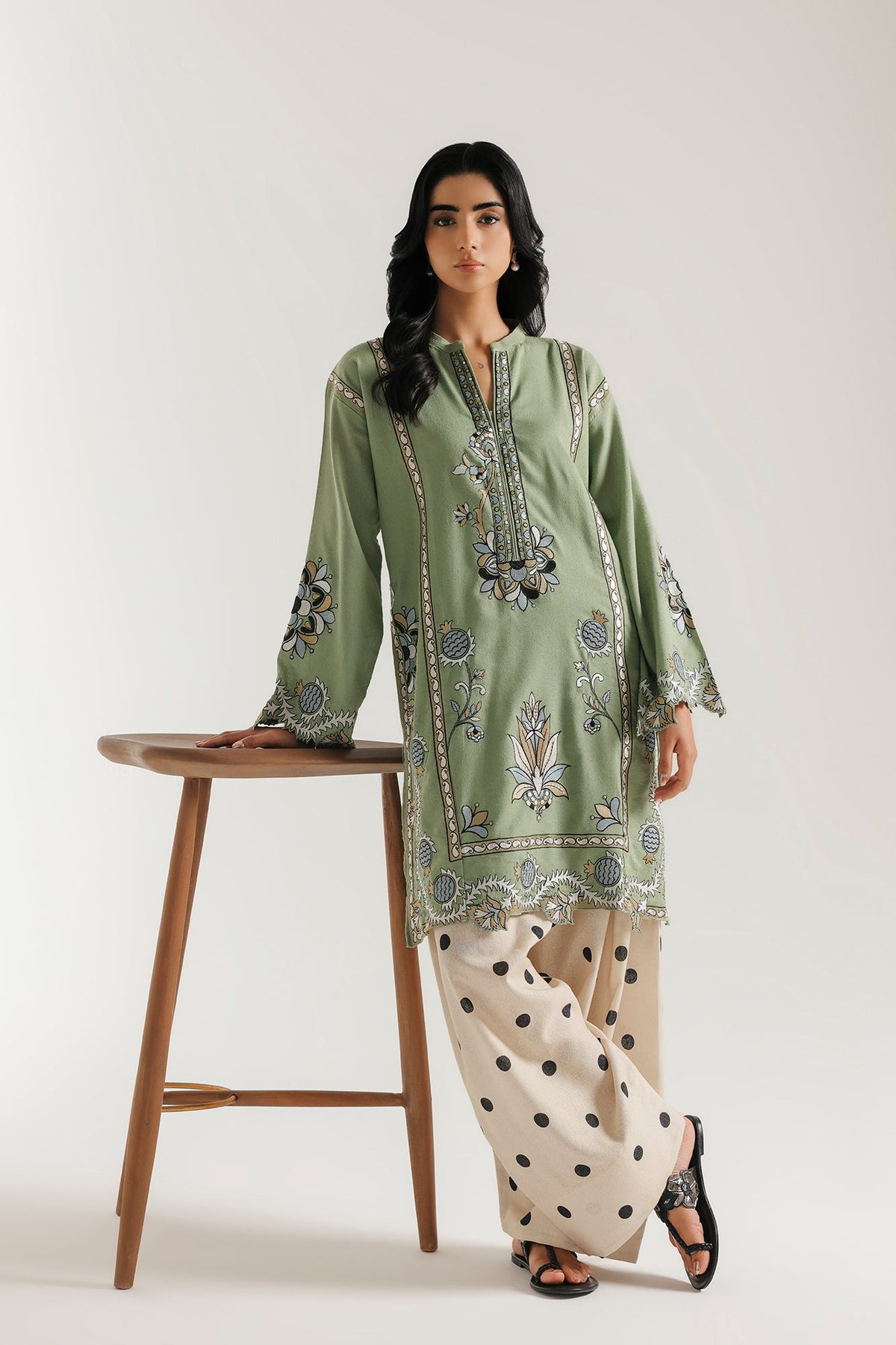 EMBROIDERED SUIT (E9410-102-130)