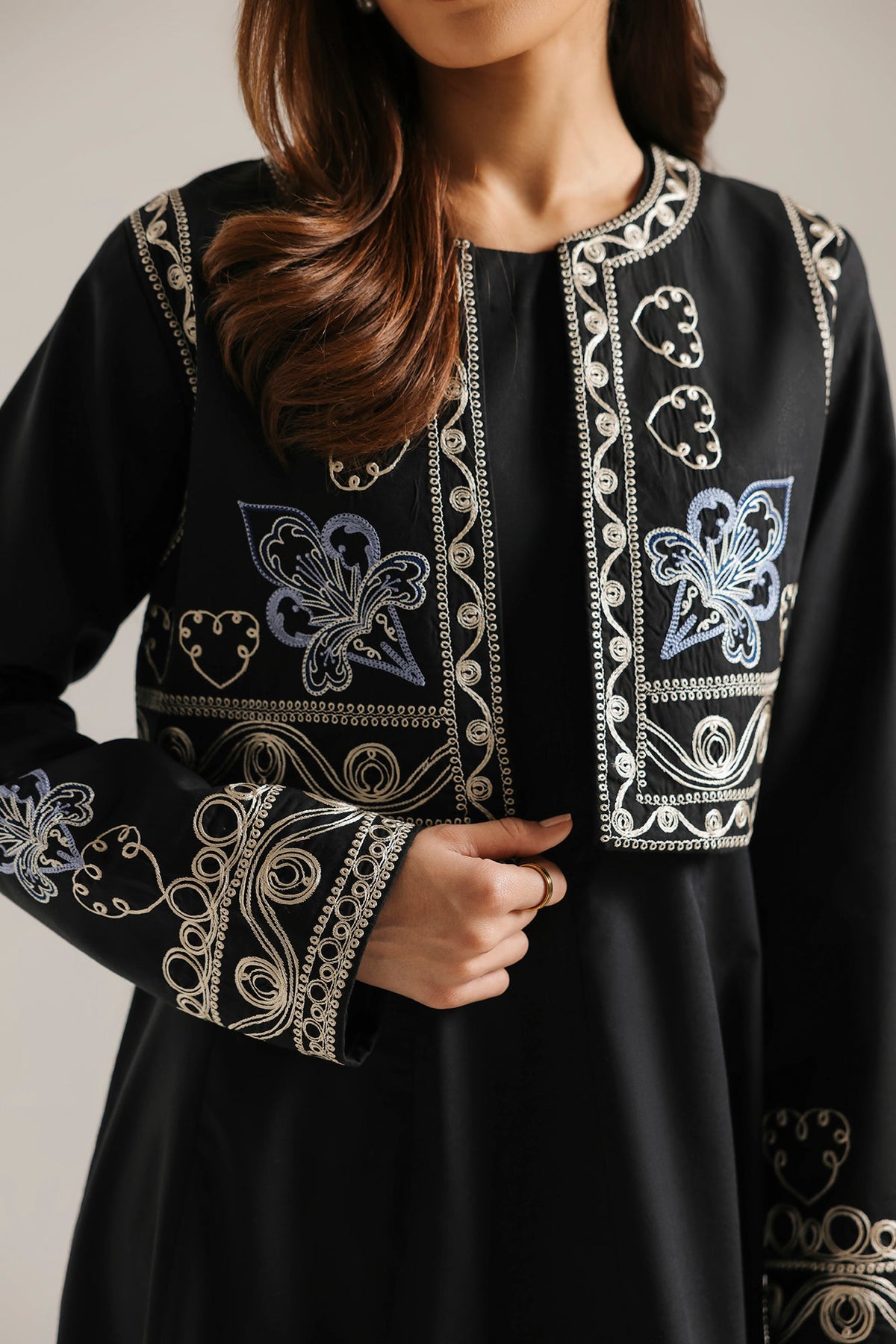 EMBROIDERED SUIT (E9414-102-902)