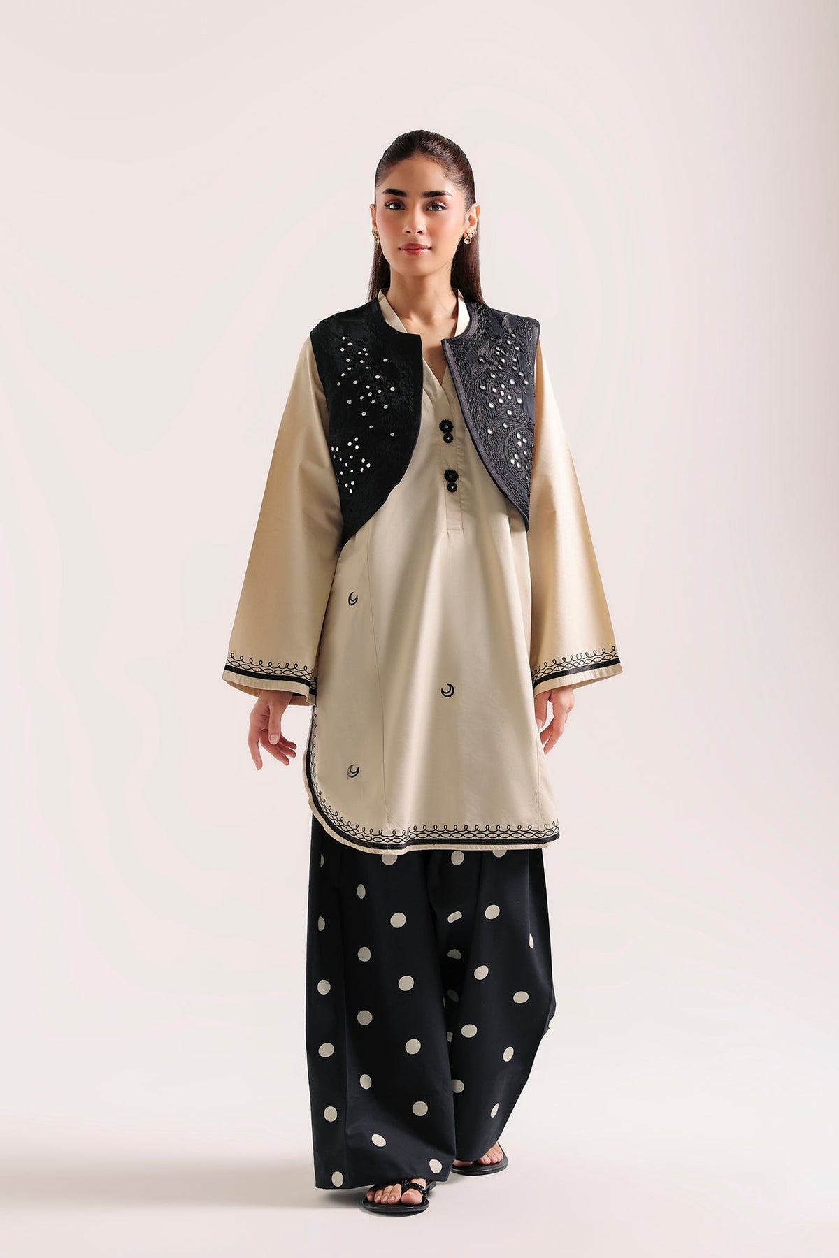 EMBROIDERED SUIT (E9417-102-004)