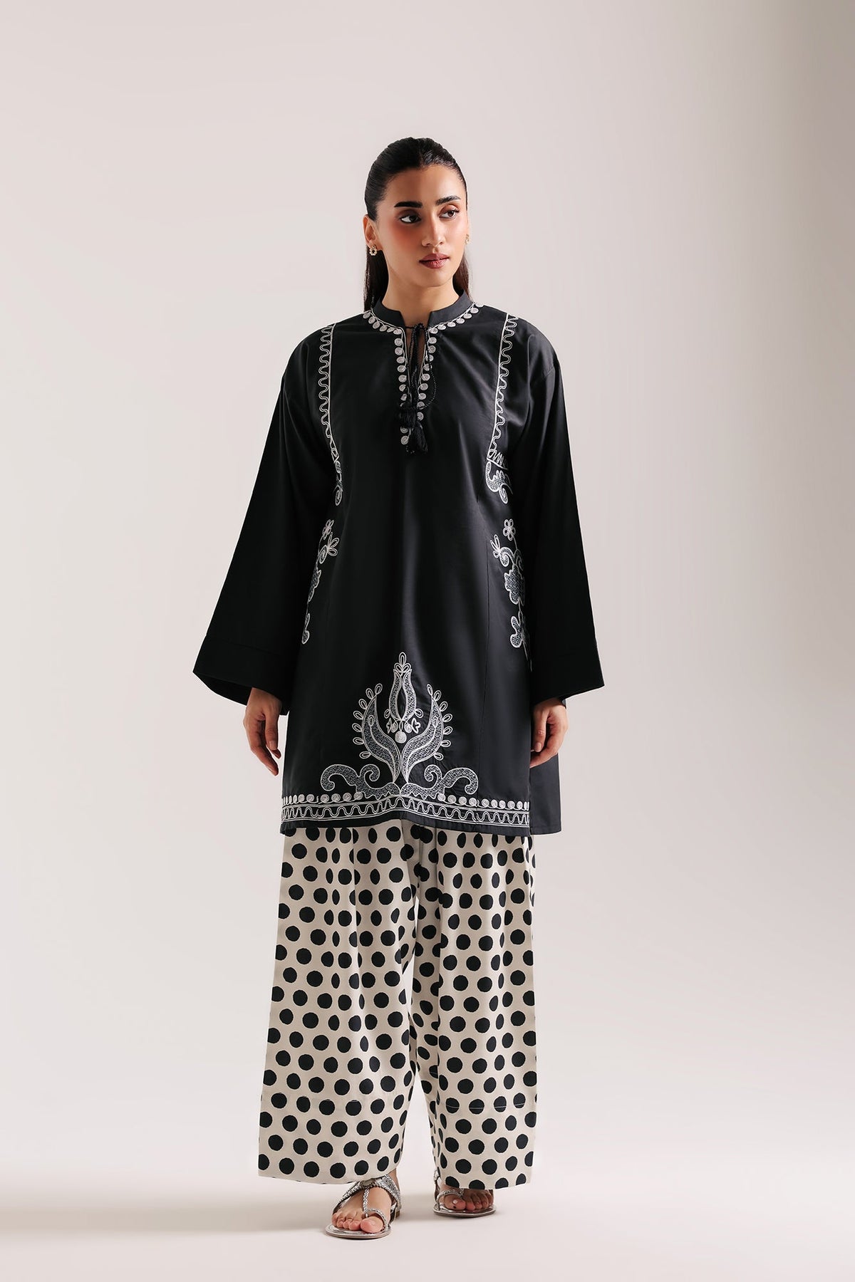 EMBROIDERED SUIT (E9439-102-902)