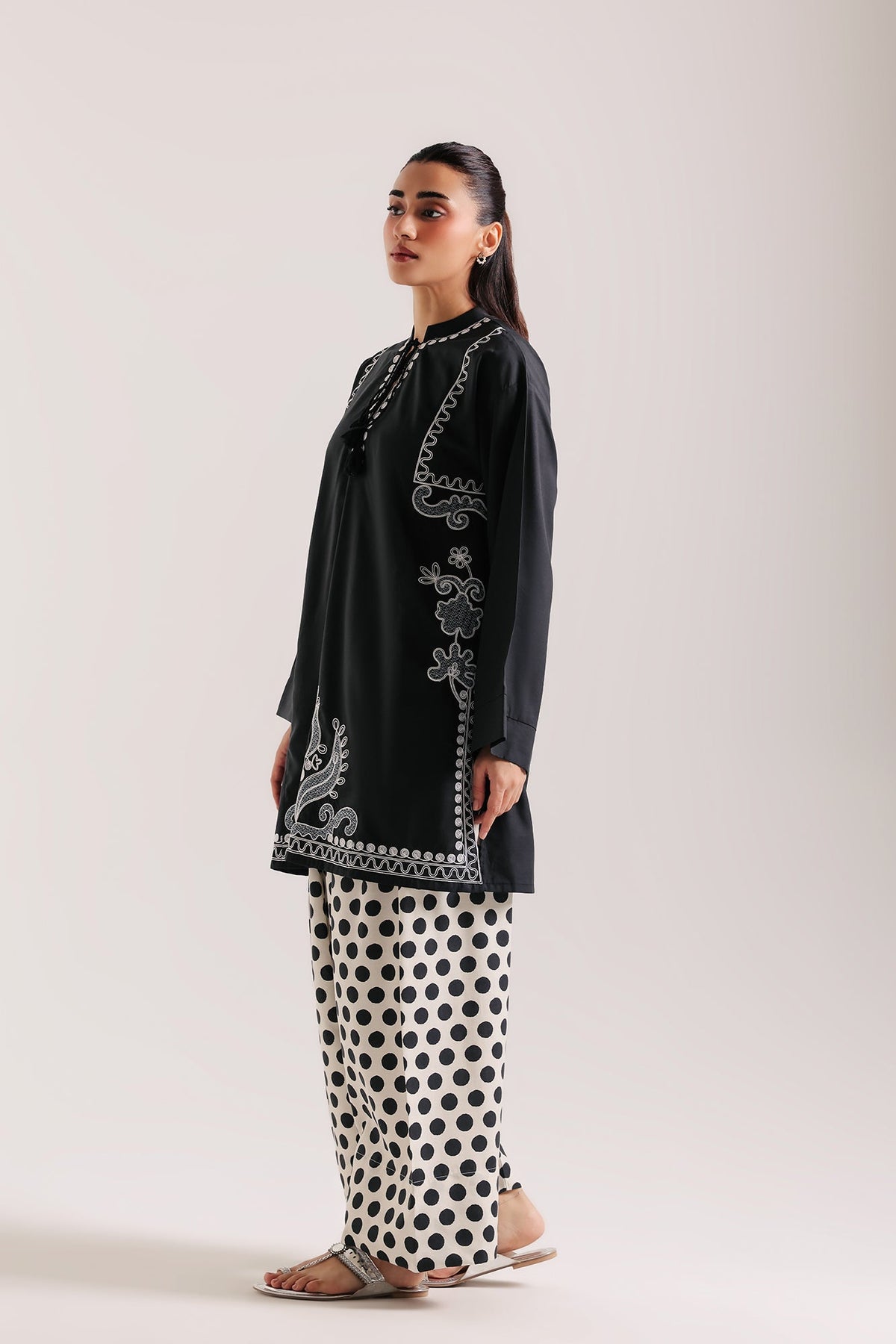EMBROIDERED SUIT (E9439-102-902)