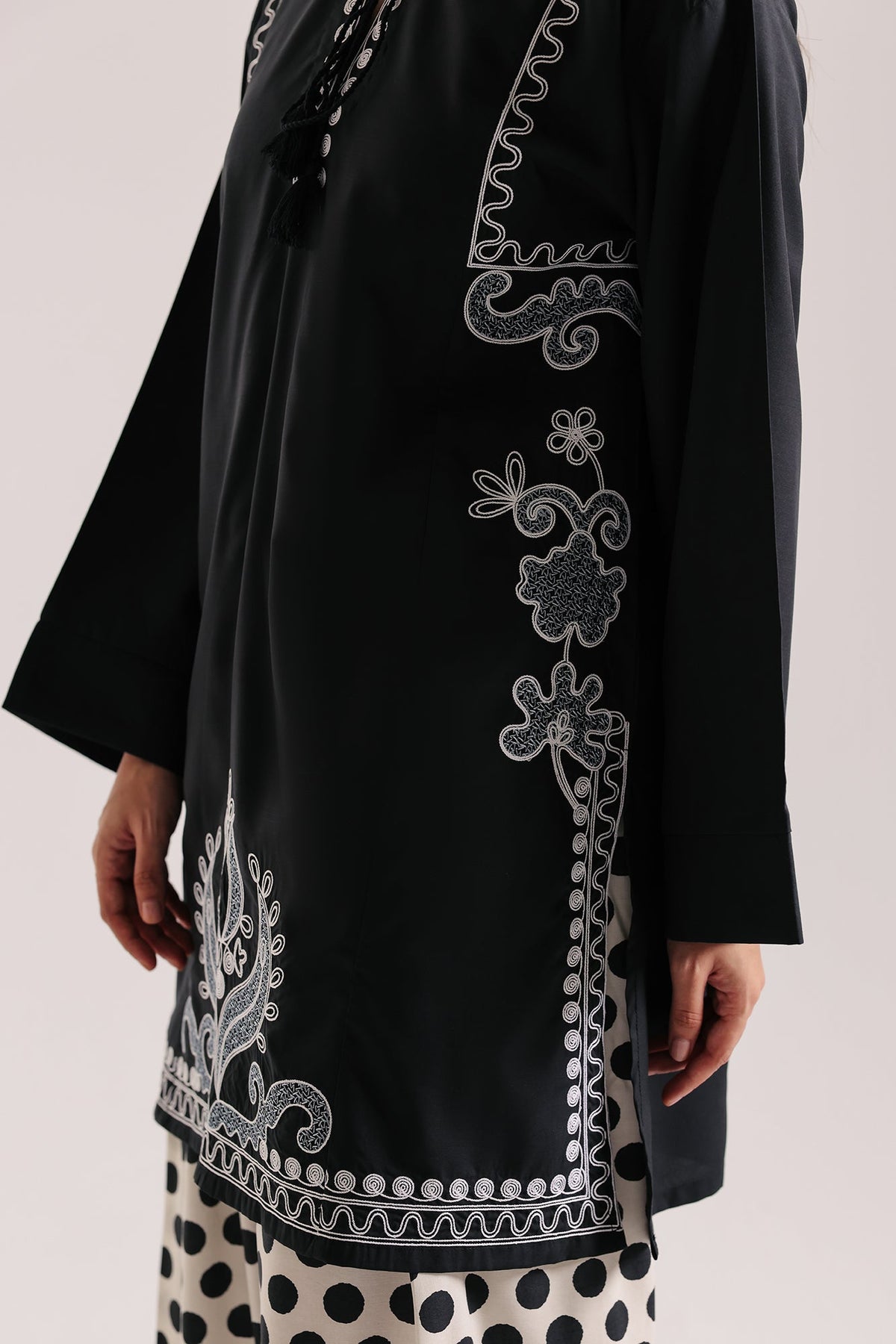EMBROIDERED SUIT (E9439-102-902)