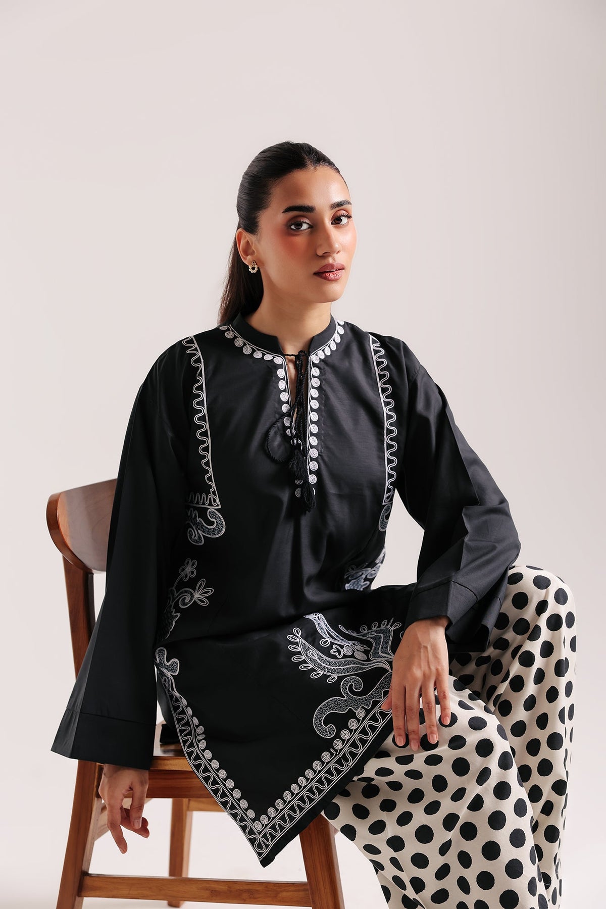 EMBROIDERED SUIT (E9439-102-902)