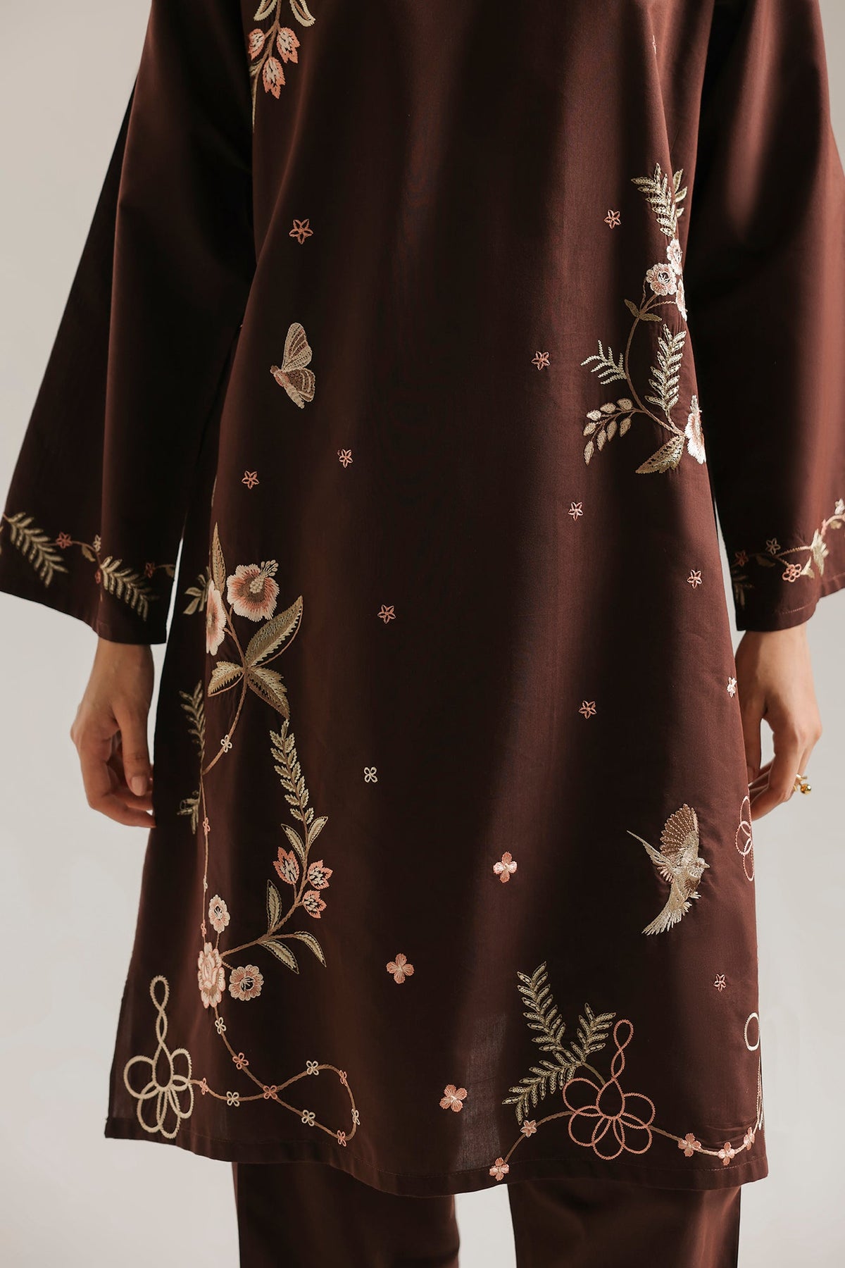 EMBROIDERED SUIT (E9442-102-801)