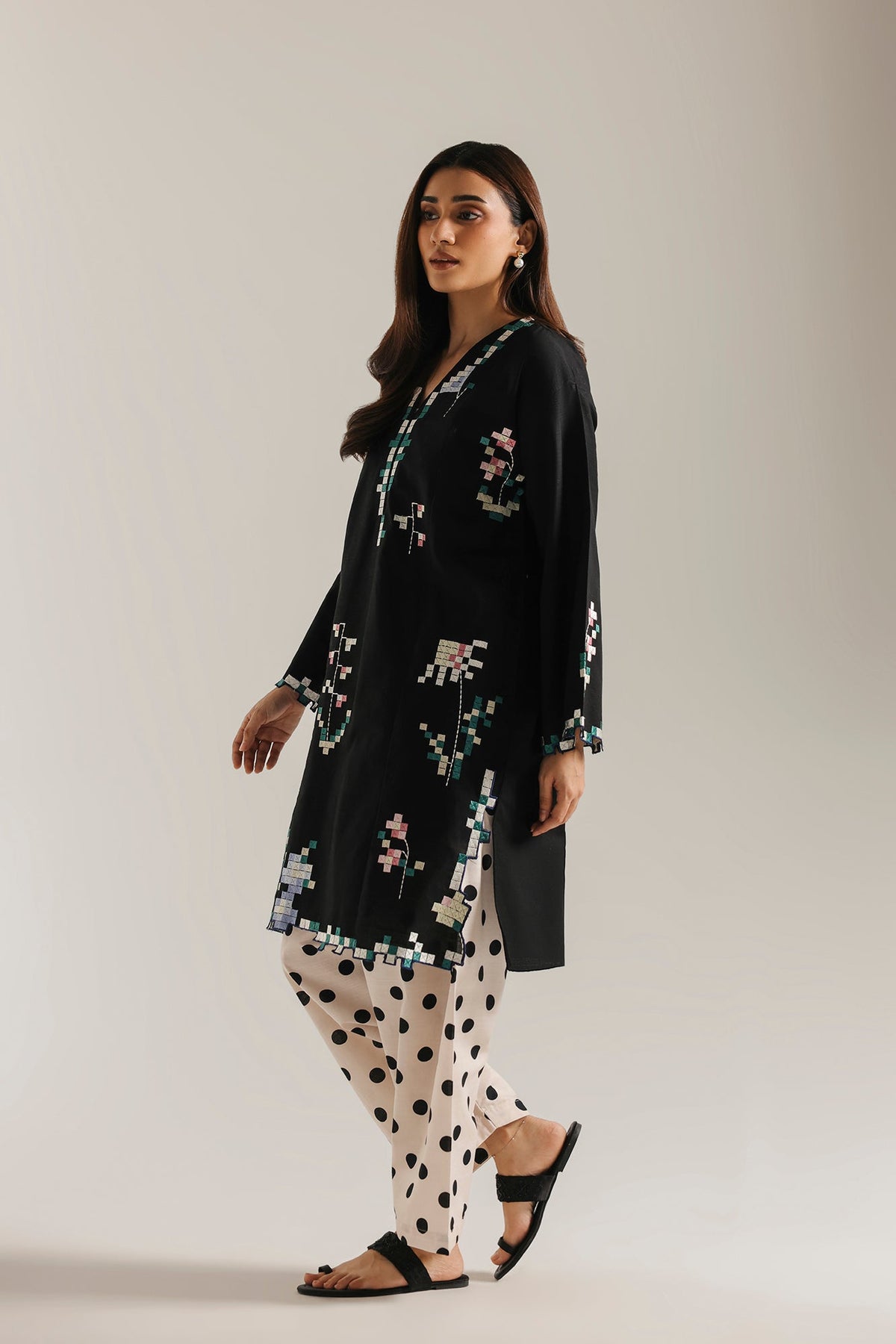 EMBROIDERED SUIT (E9450-102-902)
