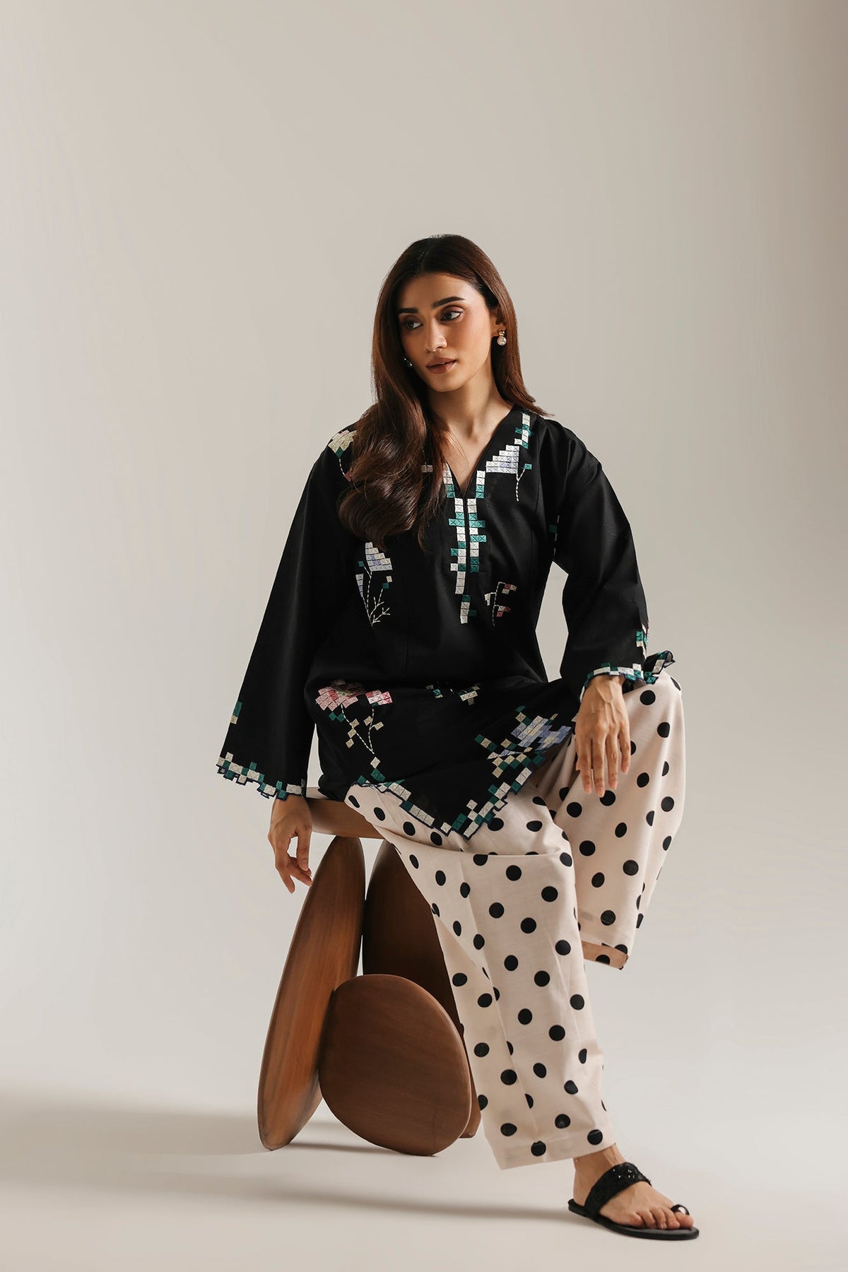 EMBROIDERED SUIT (E9450-102-902)