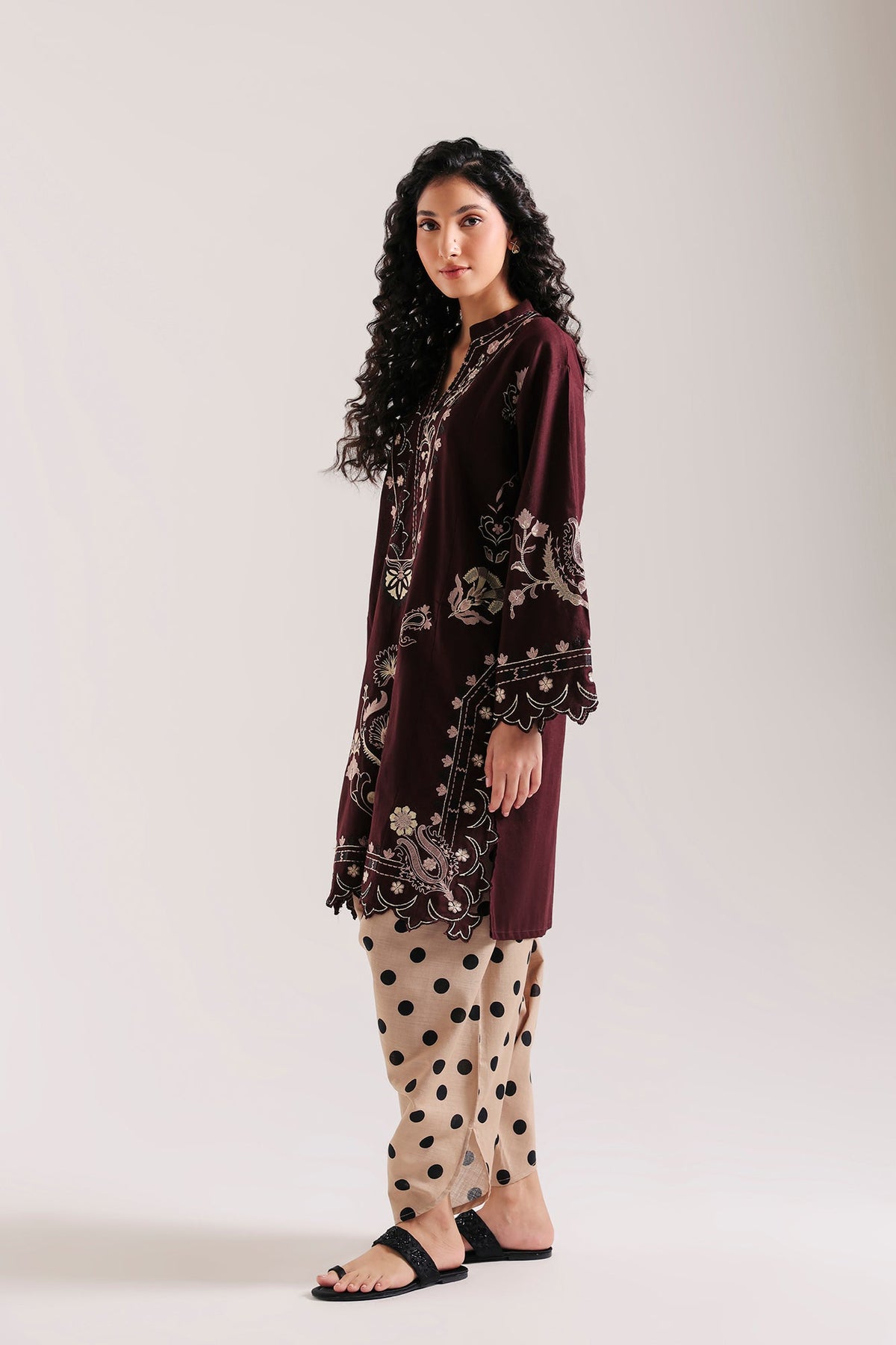 EMBROIDERED SUIT (E9483-102-302)