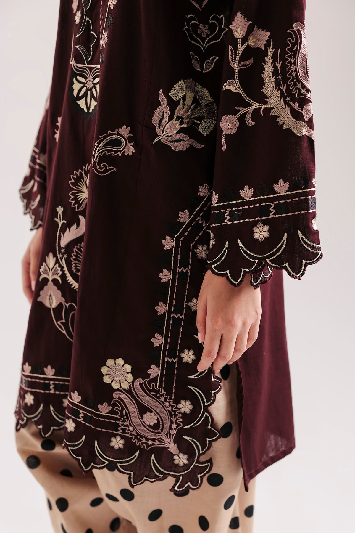 EMBROIDERED SUIT (E9483-102-302)
