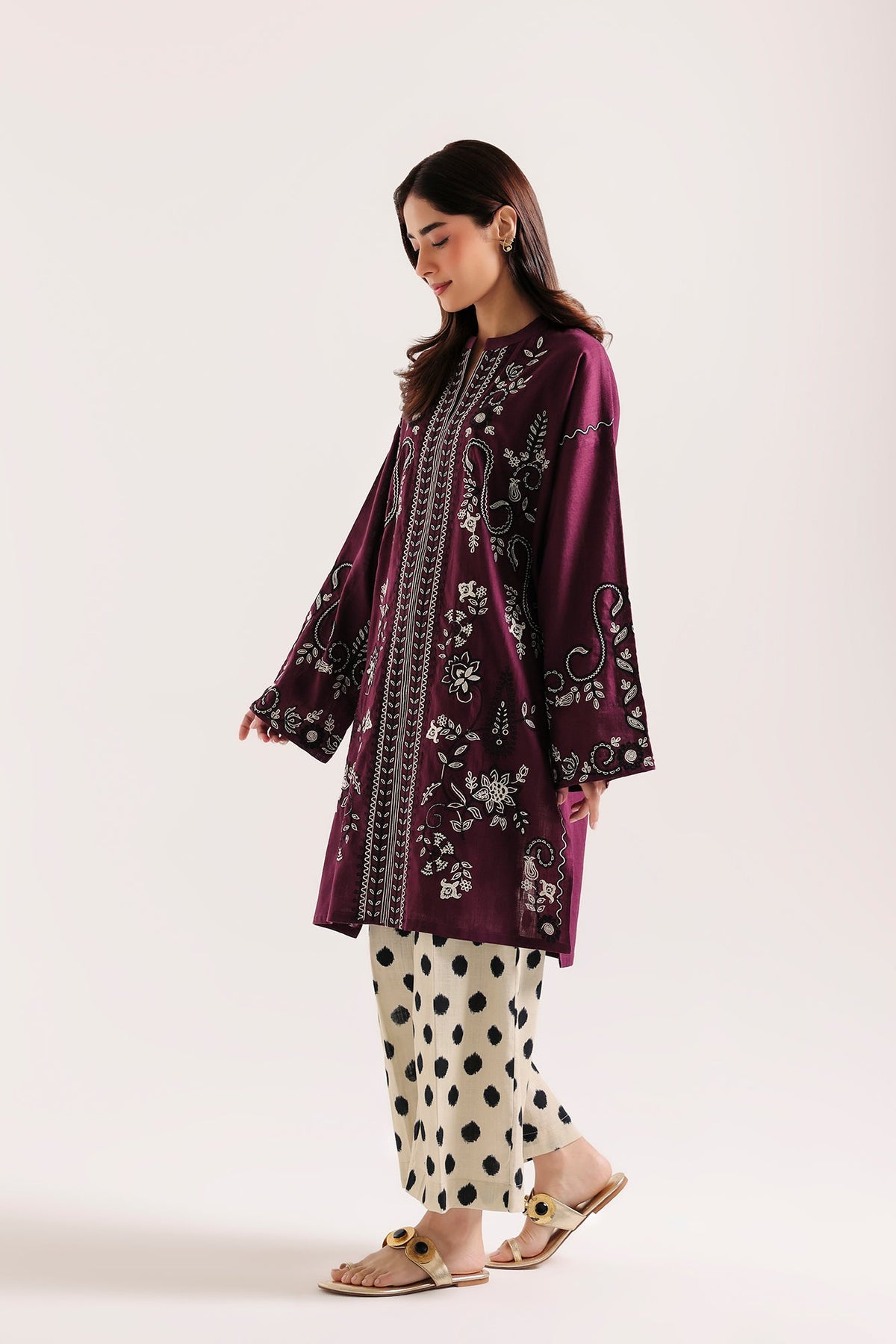 EMBROIDERED SUIT (E9490-102-516)