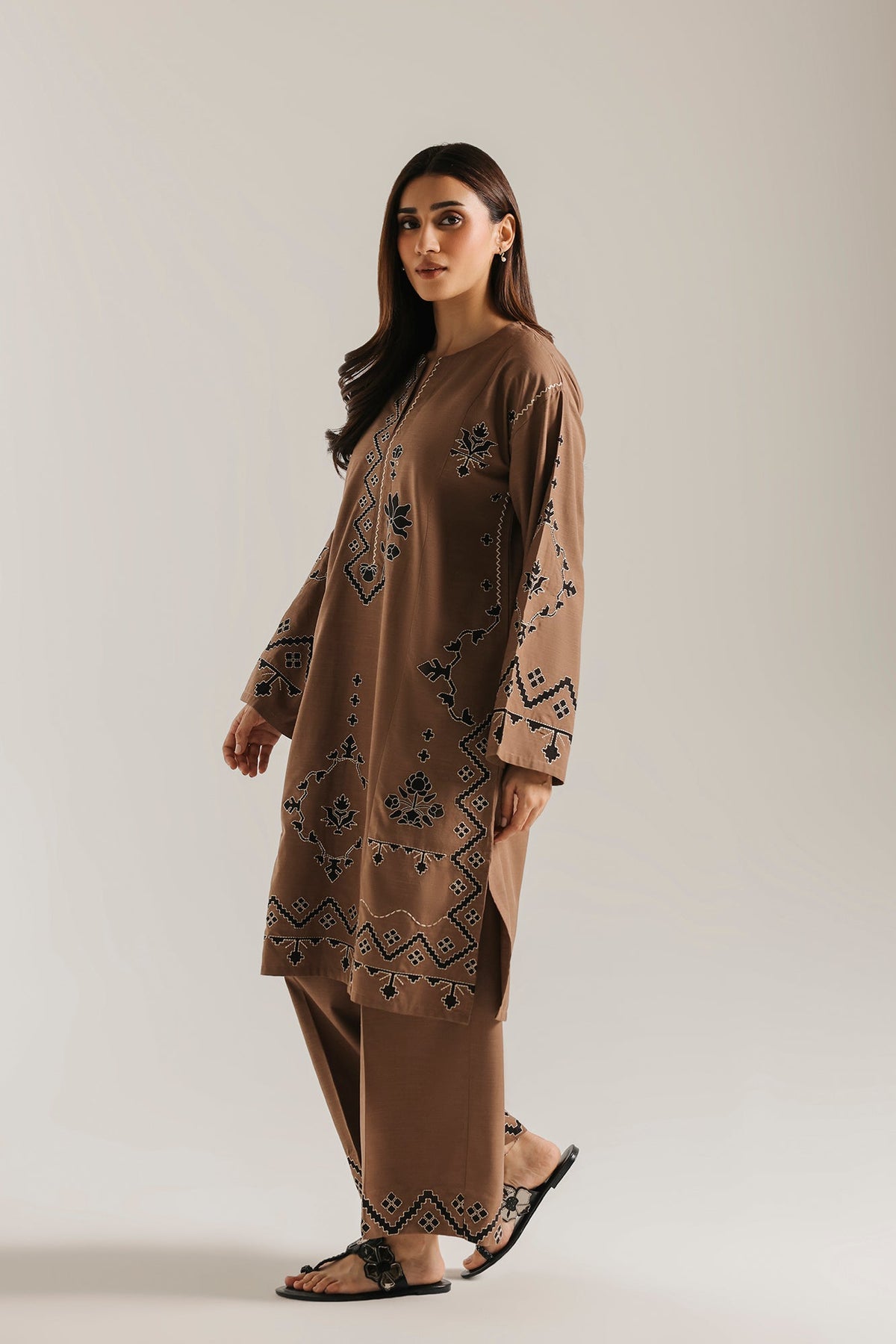 EMBROIDERED SUIT (E9497-102-803)