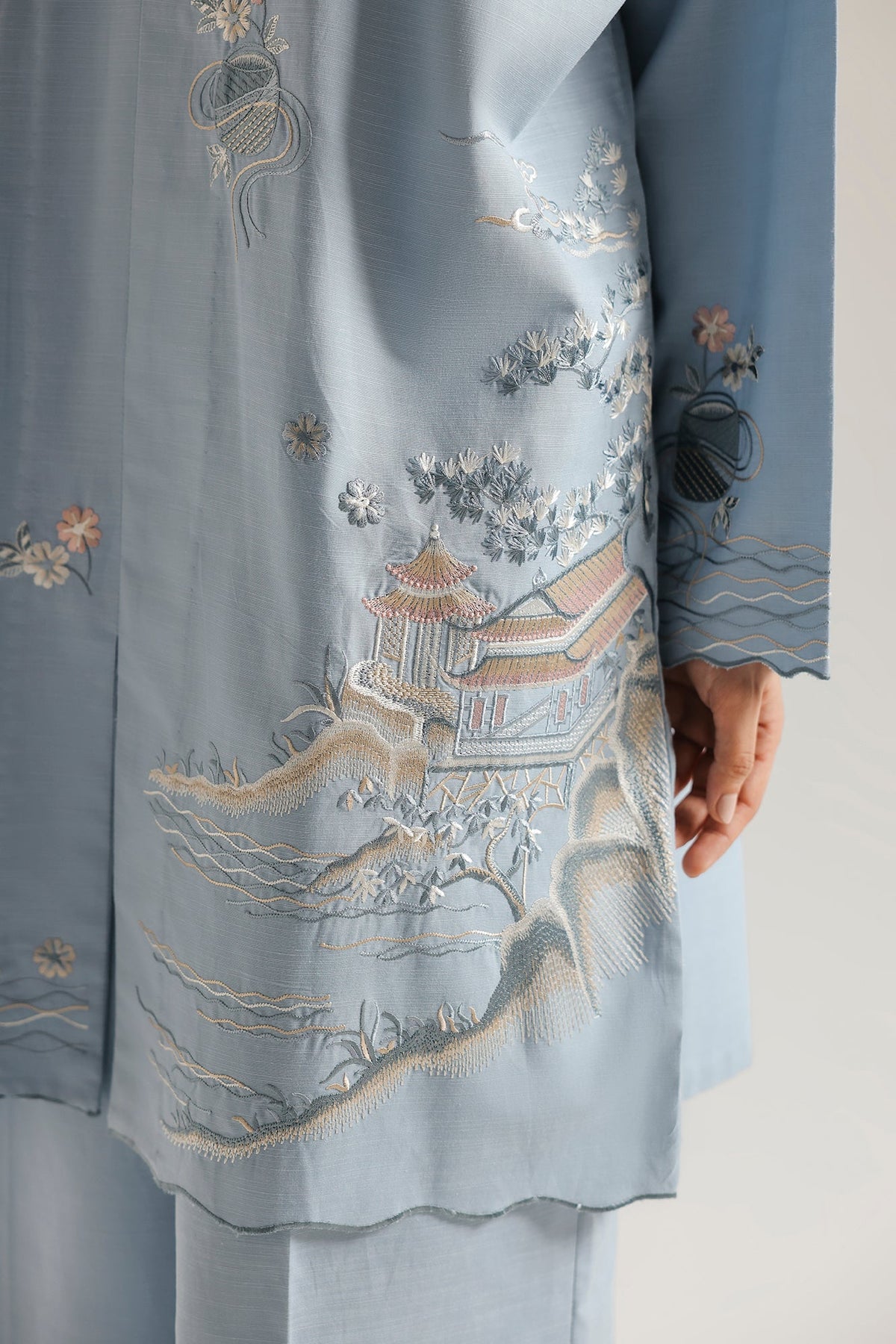 EMBROIDERED SUIT (E9500-102-617)